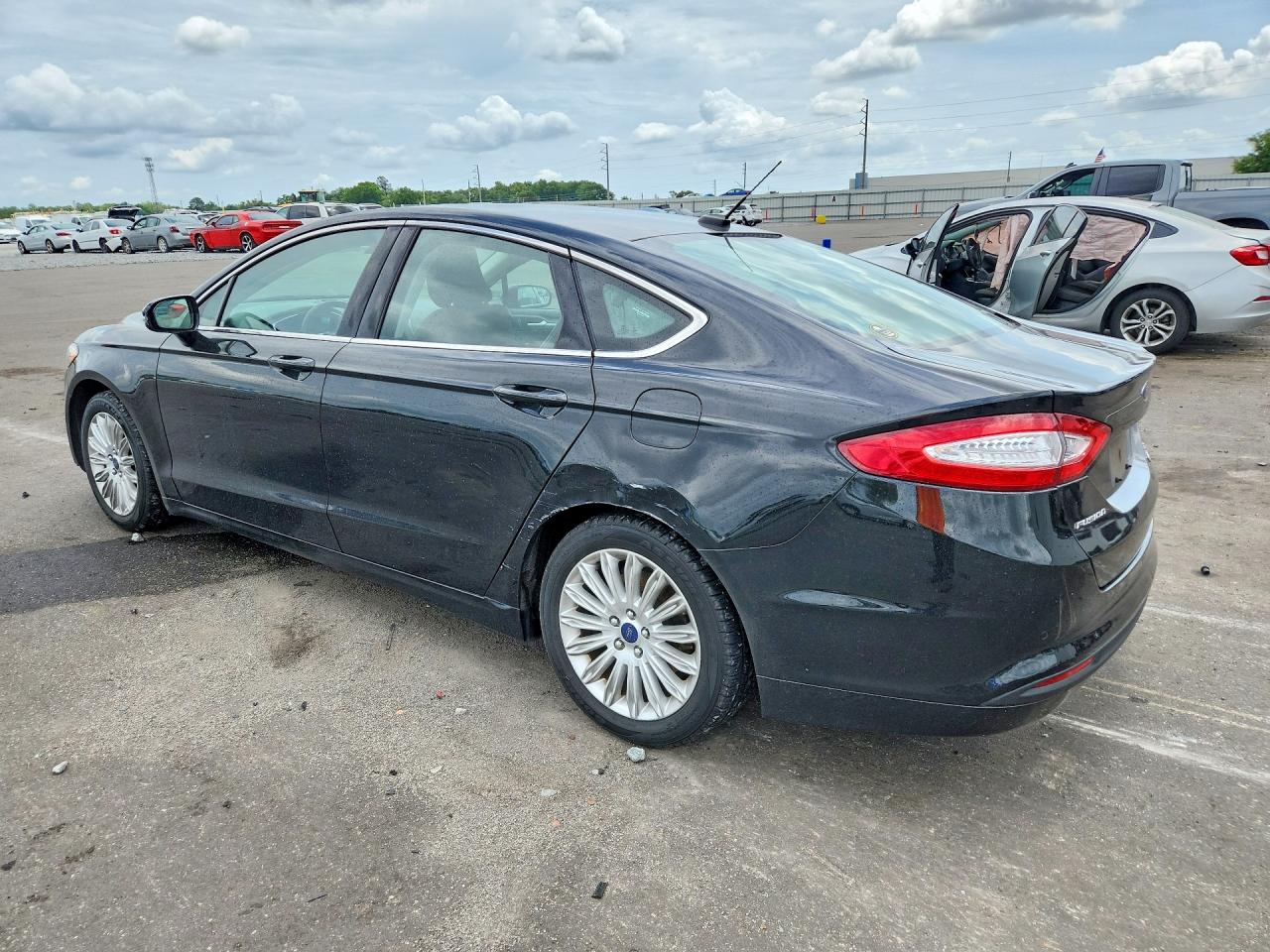 2015 Ford Fusion Se Hybrid Черный vin: 3FA6P0LU1FR310838