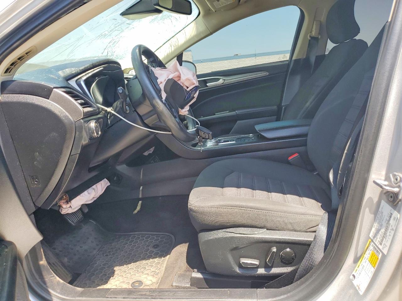 2019 Ford Fusion Se Silver vin: 3FA6P0LU1KR268908
