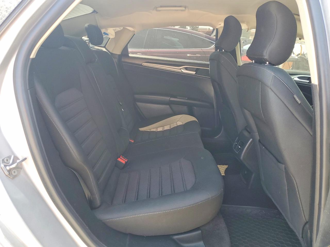2019 Ford Fusion Se Silver vin: 3FA6P0LU1KR268908