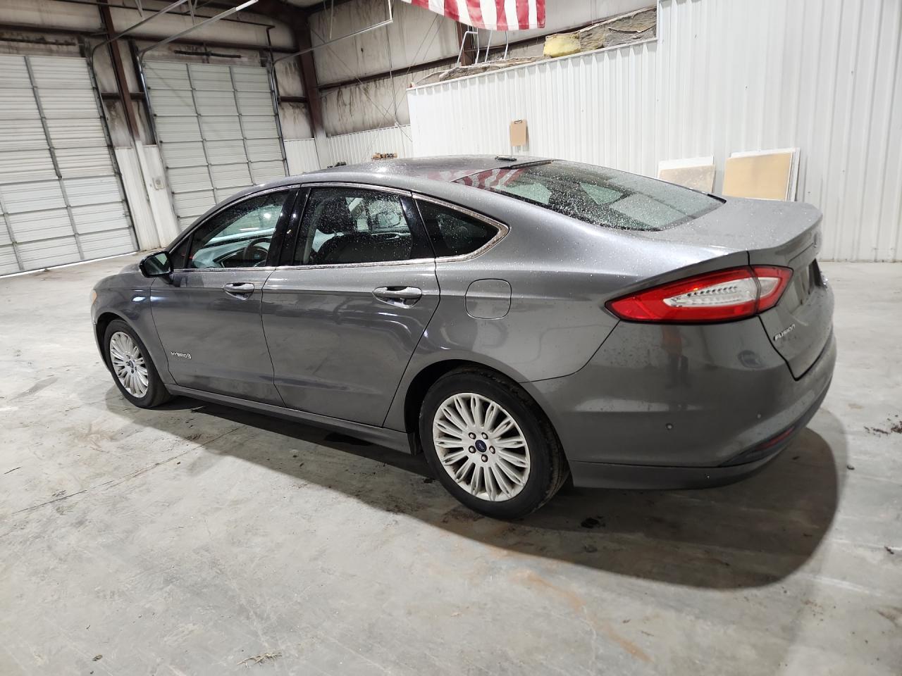 2013 Ford Fusion Se Hybrid Gray vin: 3FA6P0LU2DR352058 Damage: Left Front Tire, Worn, Replacement Required