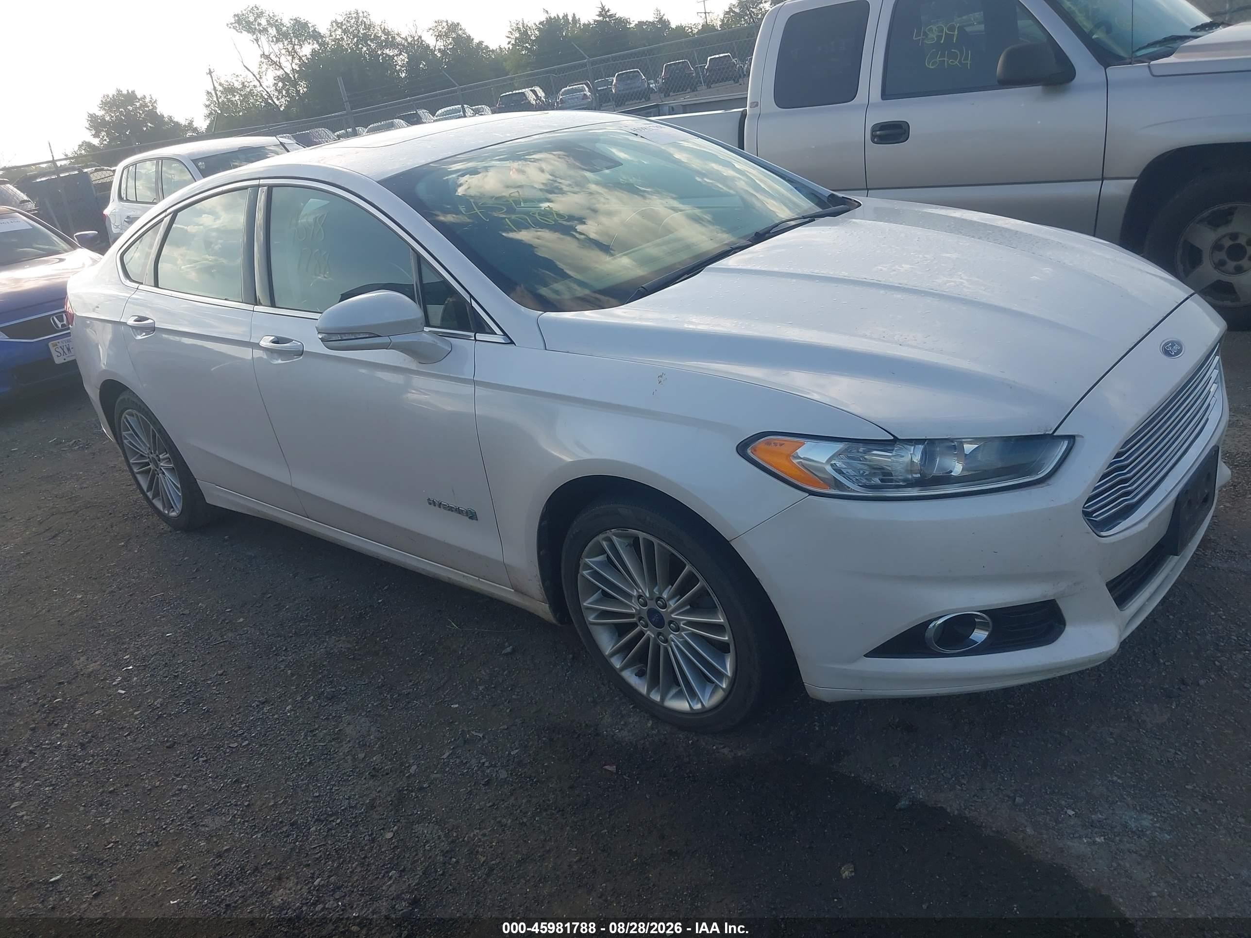 2013 Ford Fusion Hybrid Se White vin: 3FA6P0LU3DR225464