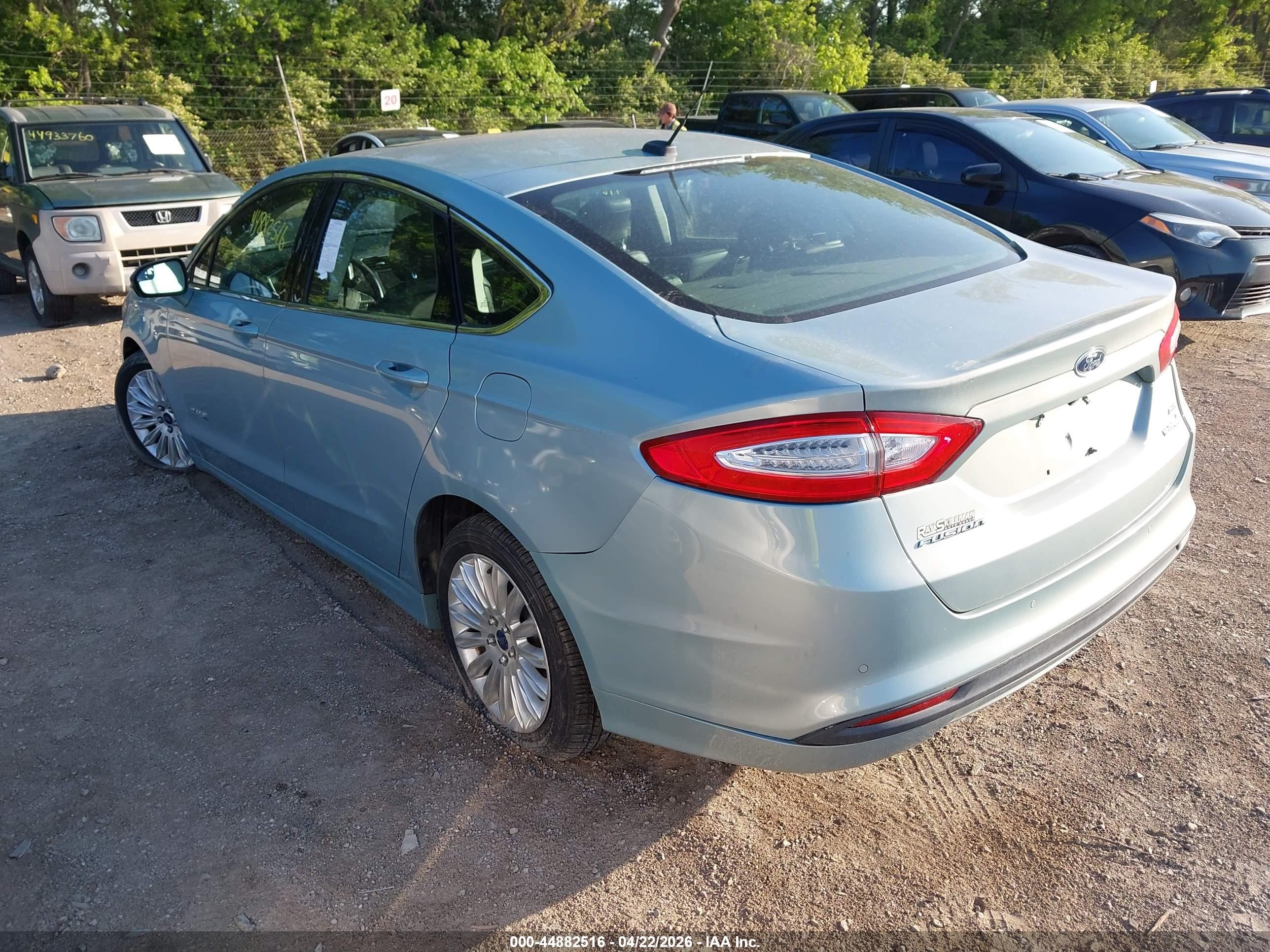2013 Ford Fusion Hybrid Se Серебряный vin: 3FA6P0LU3DR320882