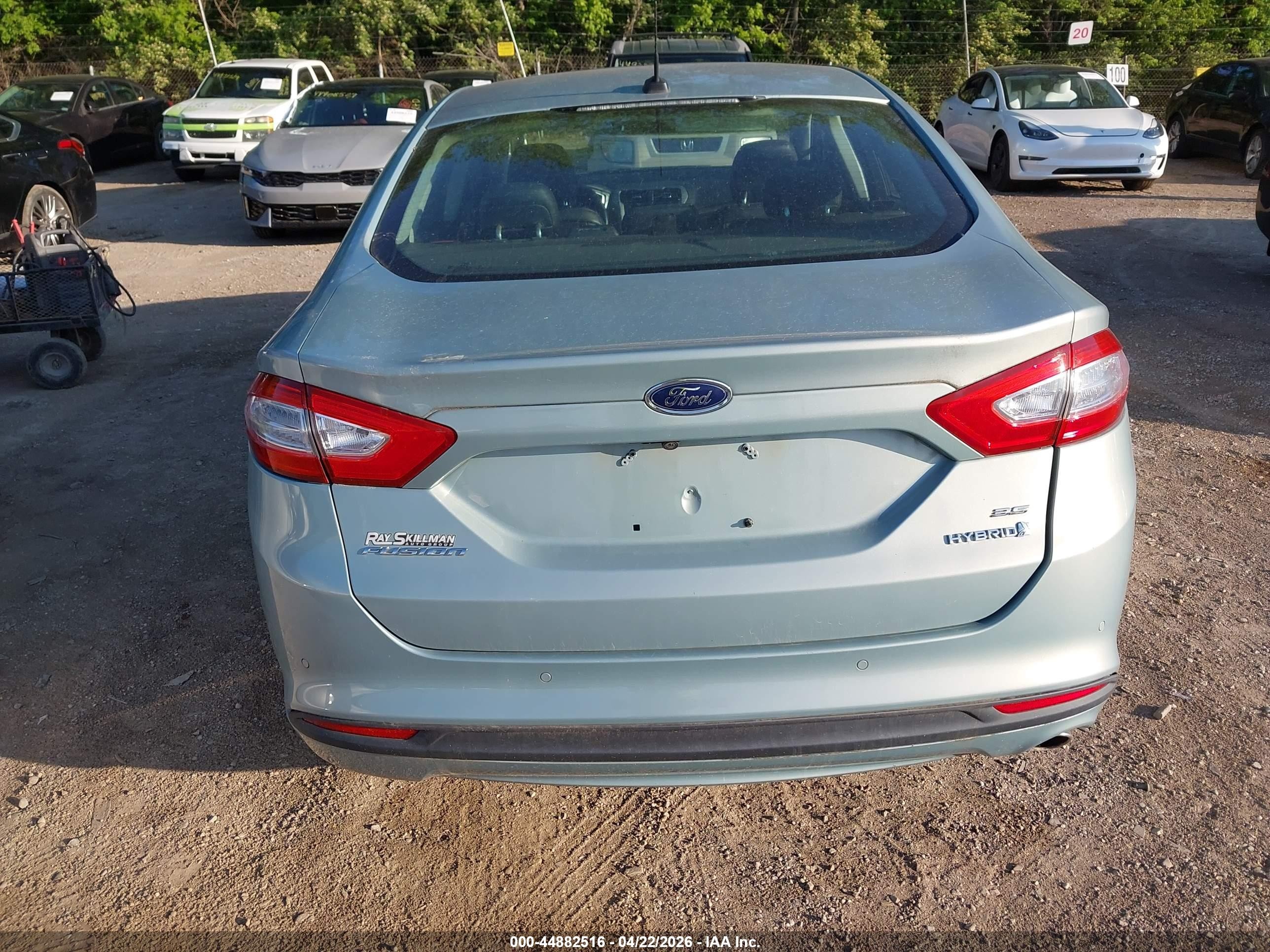 2013 Ford Fusion Hybrid Se Серебряный vin: 3FA6P0LU3DR320882