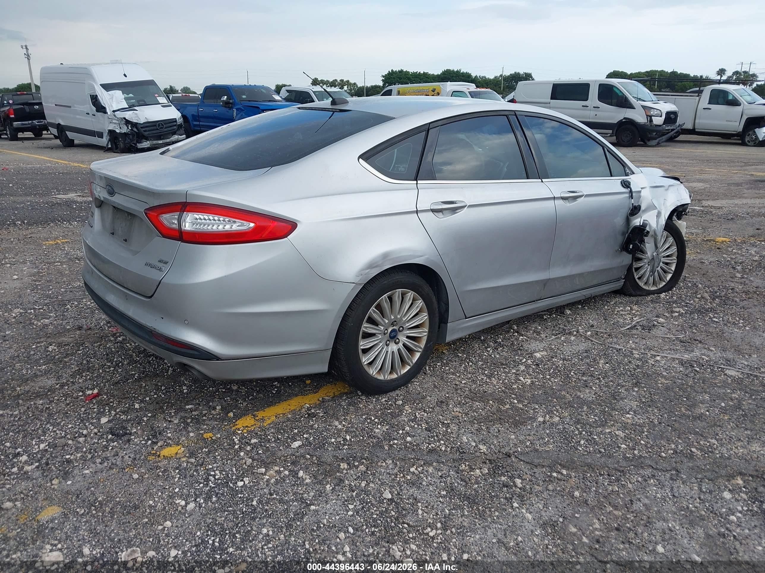 2015 Ford Fusion Hybrid Se Серебряный vin: 3FA6P0LU3FR288714