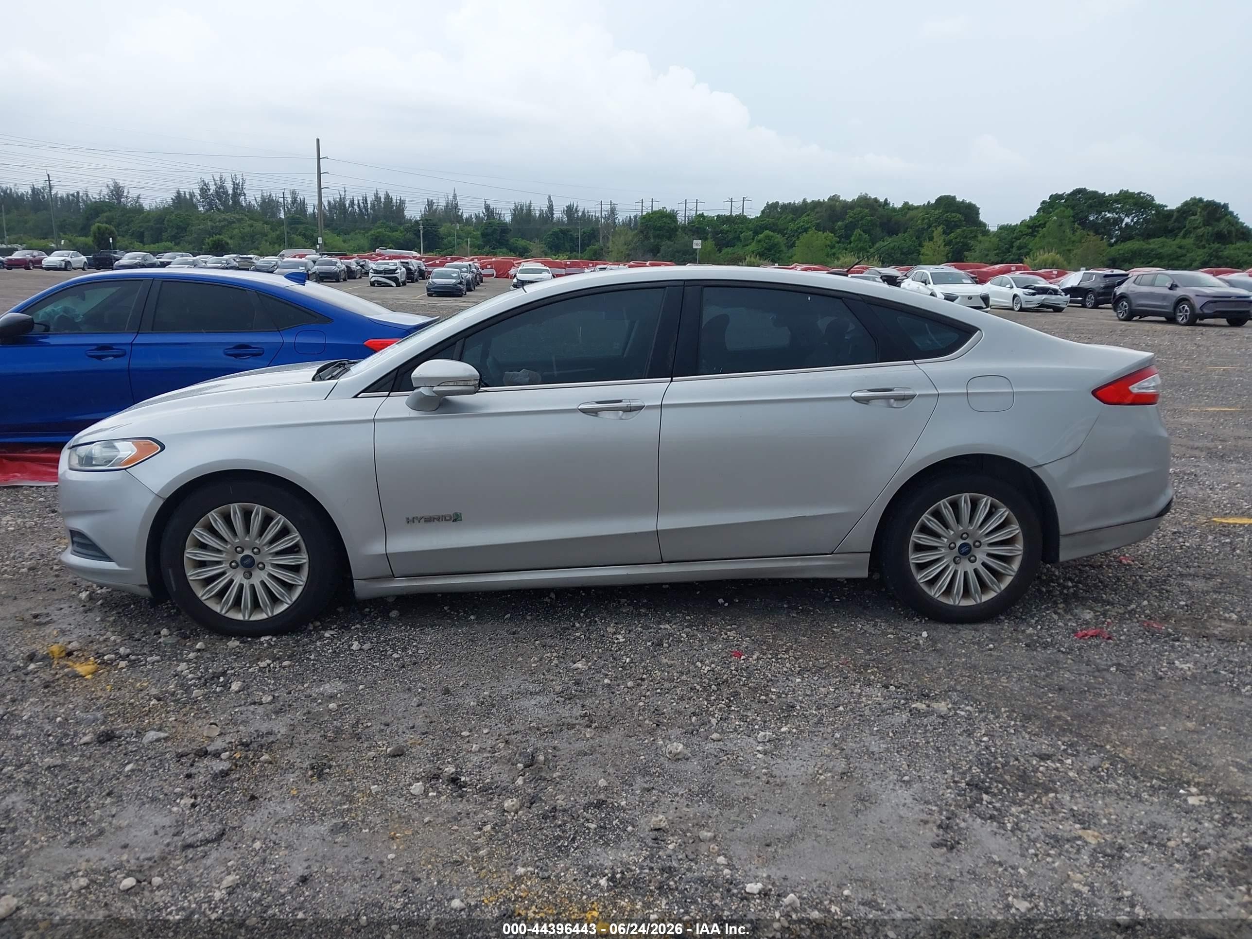 2015 Ford Fusion Hybrid Se Серебряный vin: 3FA6P0LU3FR288714