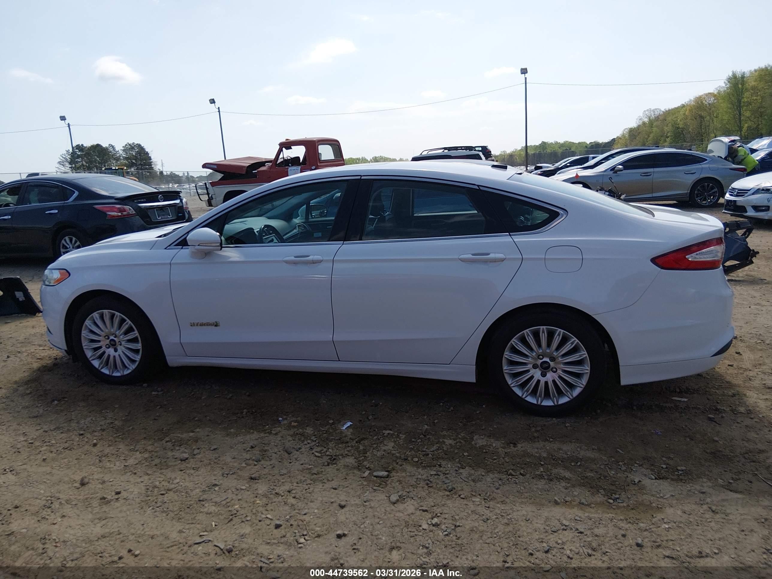2013 Ford Fusion Hybrid Se Белый vin: 3FA6P0LU5DR229287