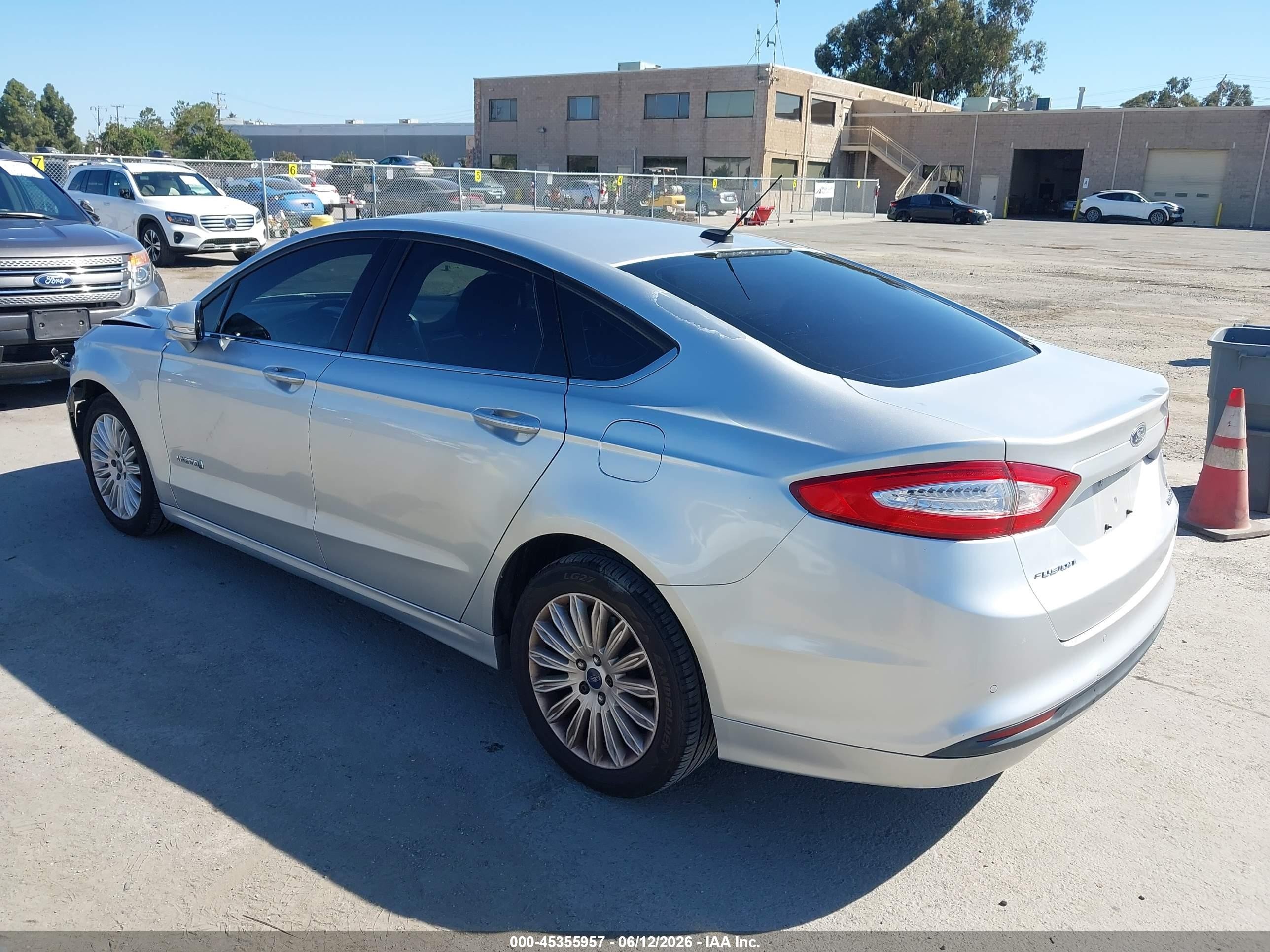 2013 Ford Fusion Hybrid Se Серебряный vin: 3FA6P0LU5DR382672