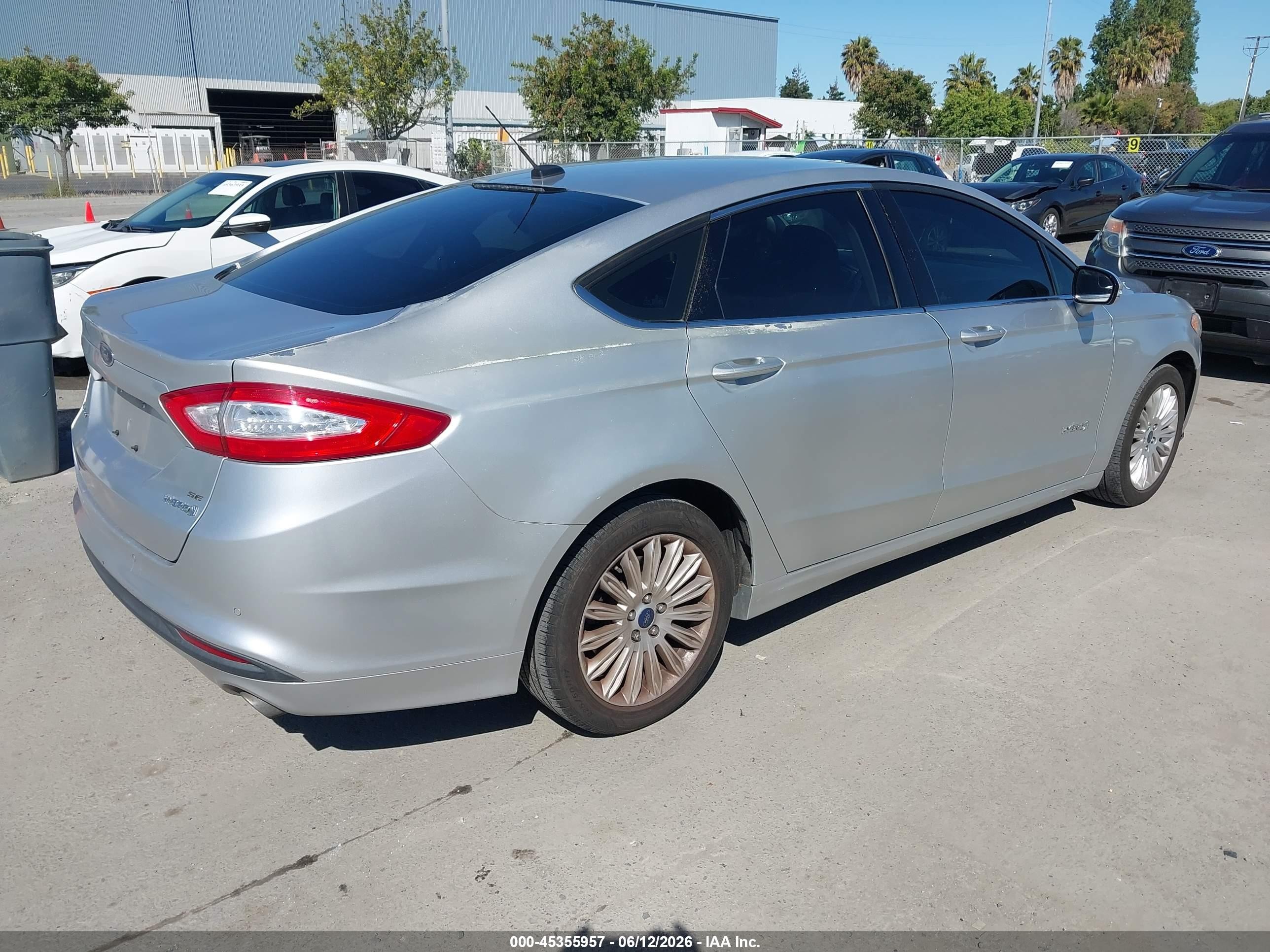 2013 Ford Fusion Hybrid Se Серебряный vin: 3FA6P0LU5DR382672