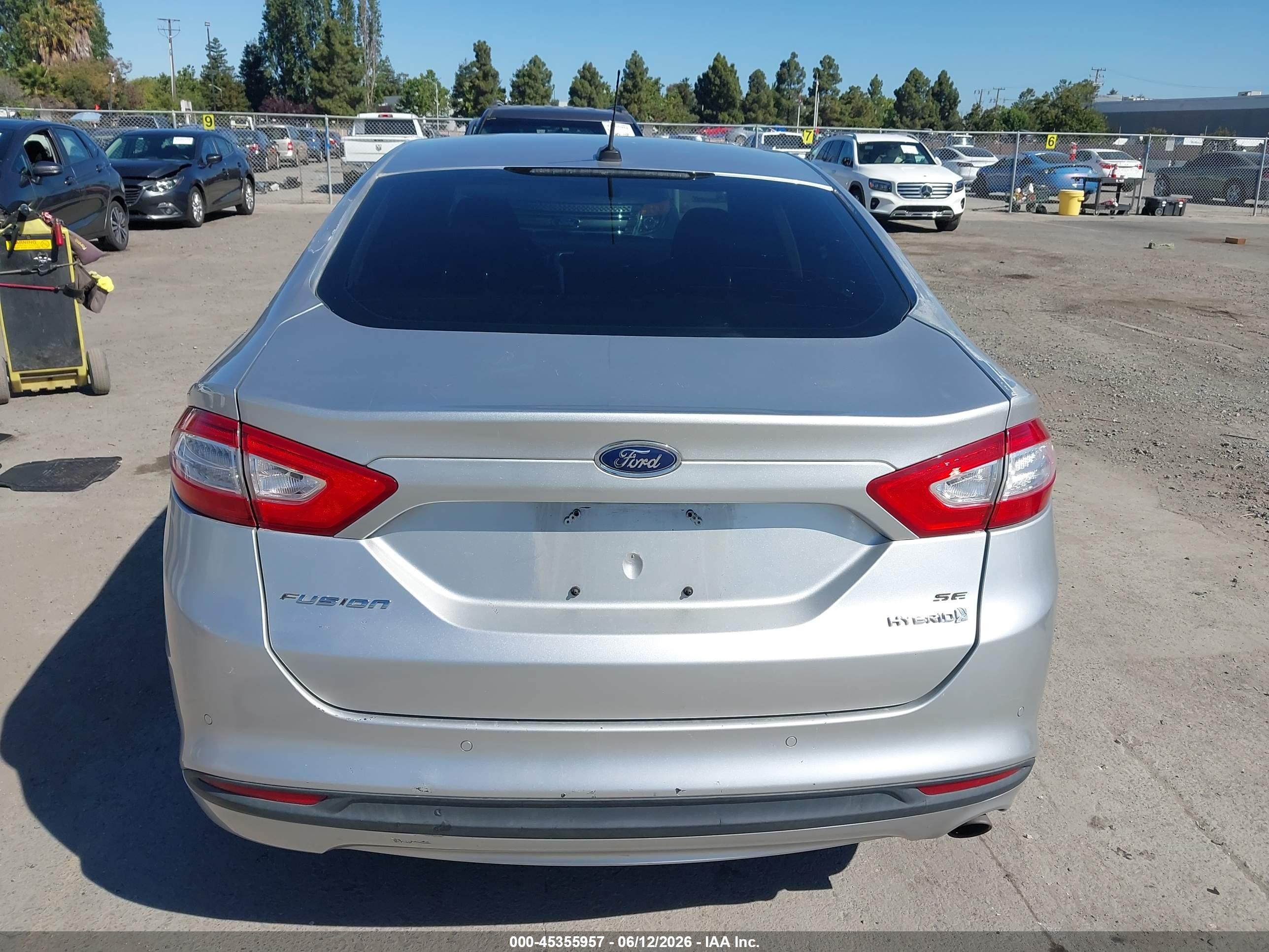 2013 Ford Fusion Hybrid Se Серебряный vin: 3FA6P0LU5DR382672