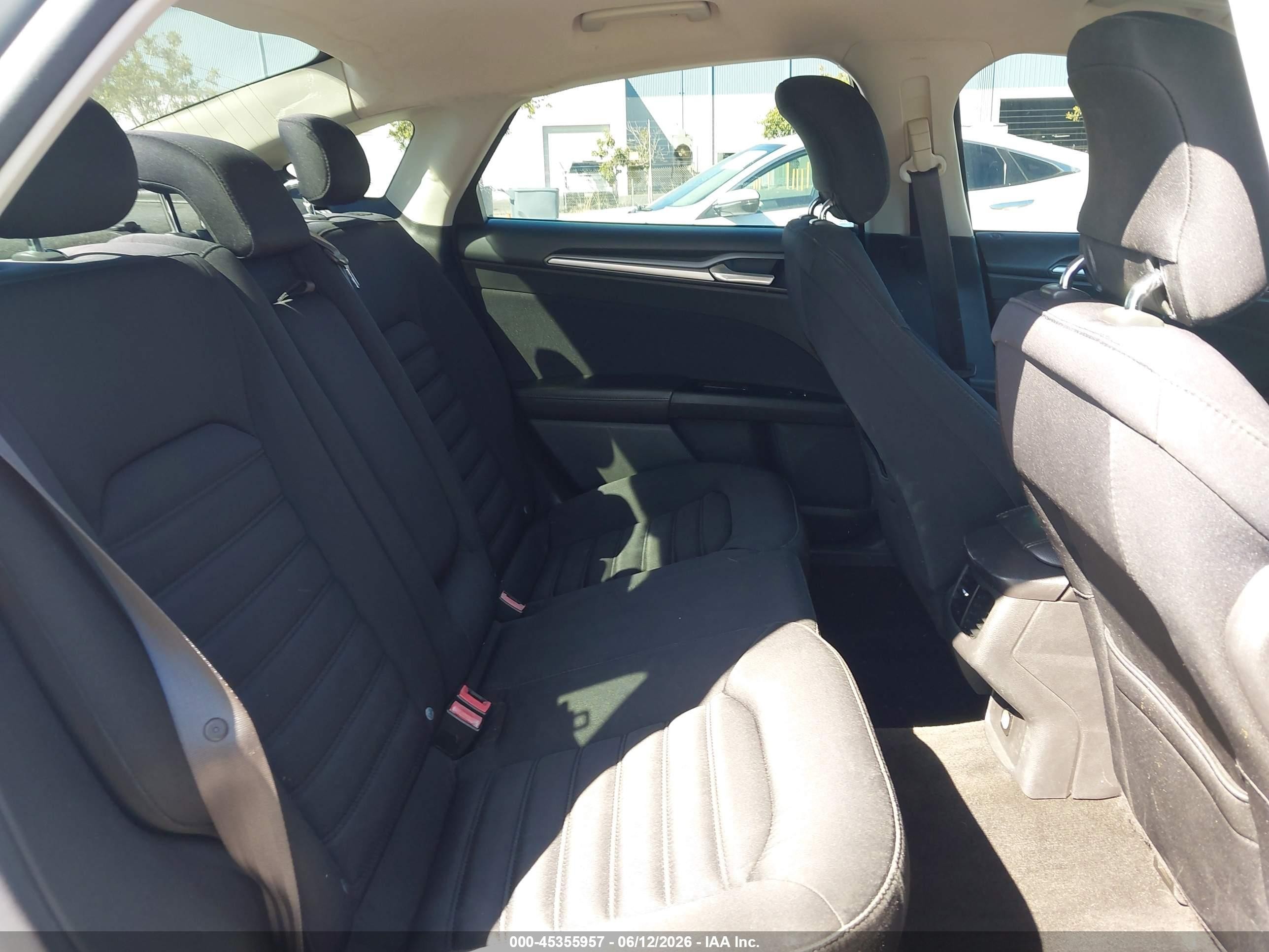 2013 Ford Fusion Hybrid Se Серебряный vin: 3FA6P0LU5DR382672