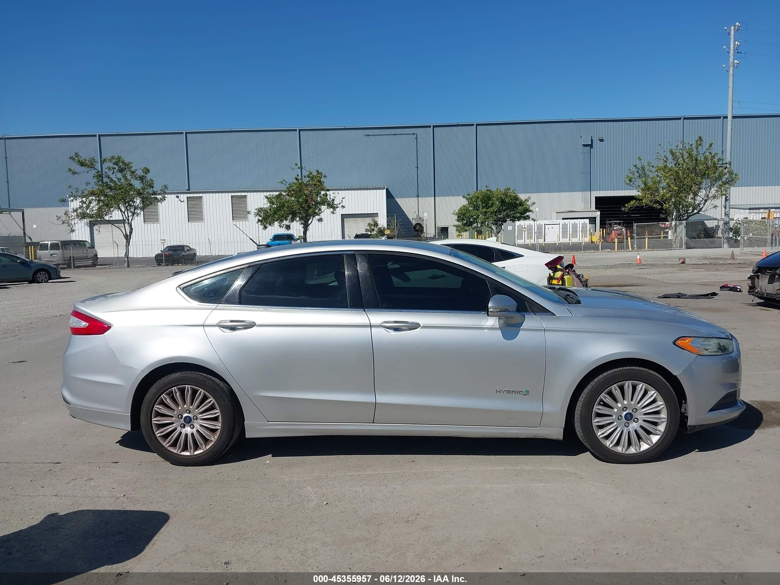 2013 Ford Fusion Hybrid Se Серебряный vin: 3FA6P0LU5DR382672