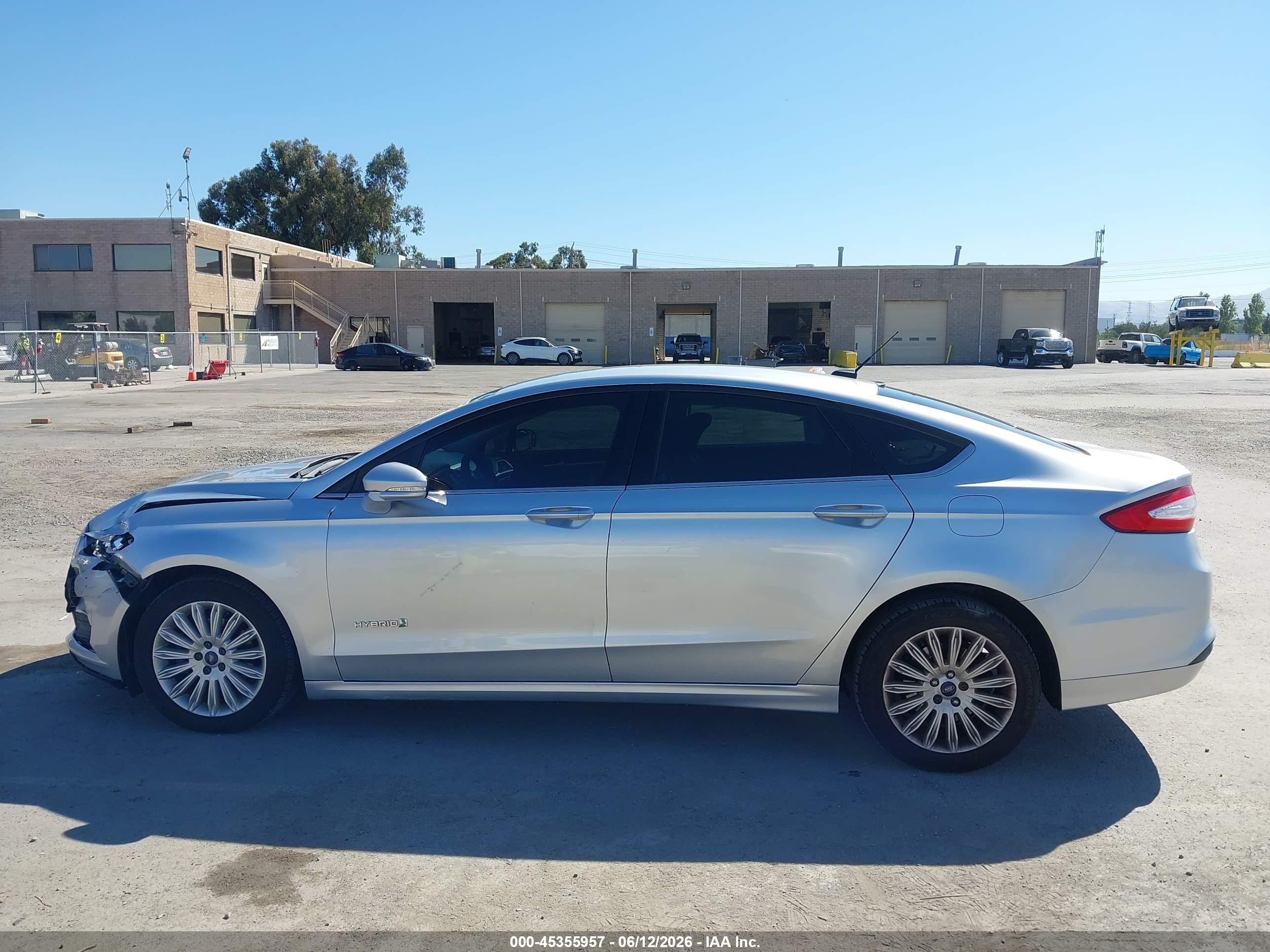 2013 Ford Fusion Hybrid Se Серебряный vin: 3FA6P0LU5DR382672