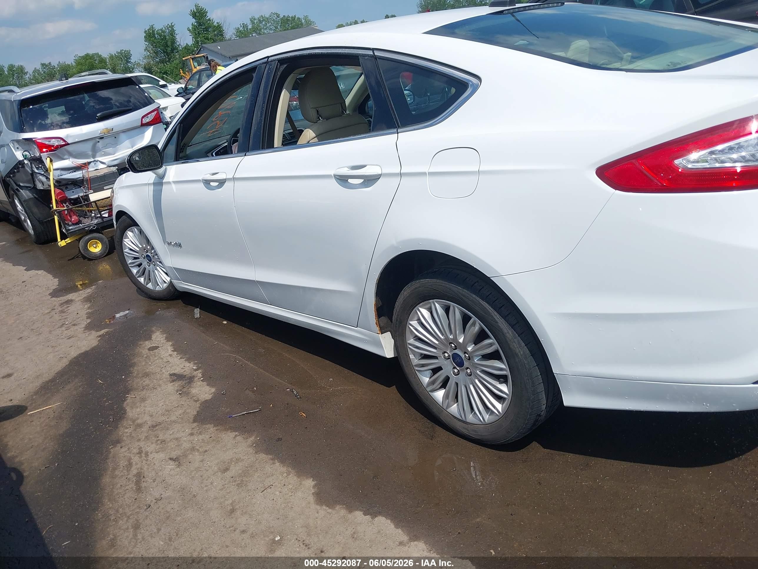 2014 Ford Fusion Hybrid Se White vin: 3FA6P0LU5ER266504