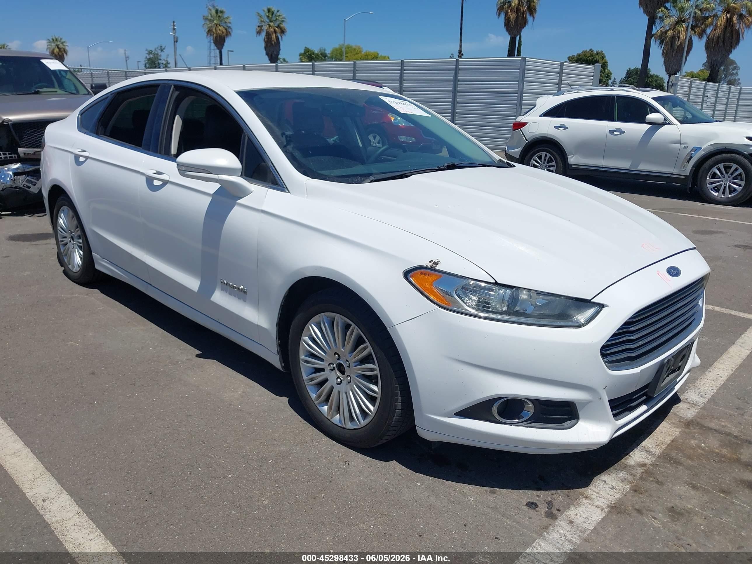 2014 Ford Fusion Hybrid Se White vin: 3FA6P0LU5ER379823