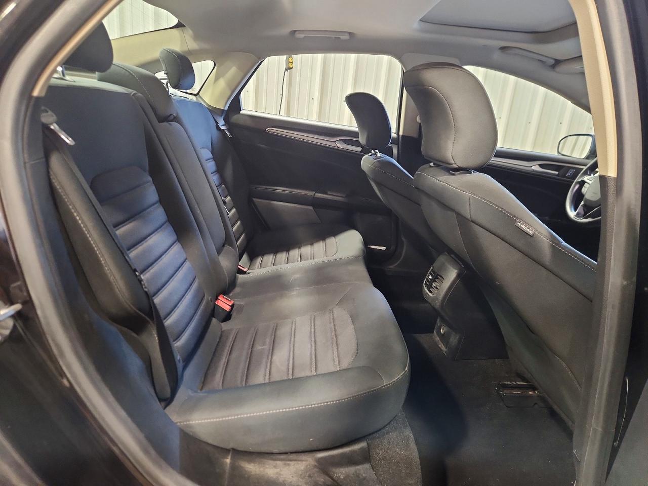 2019 Ford Fusion Se Black vin: 3FA6P0LU5KR192772
