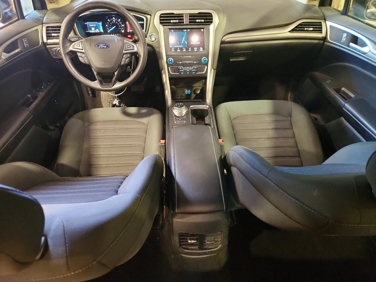 2019 Ford Fusion Se Black vin: 3FA6P0LU5KR192772