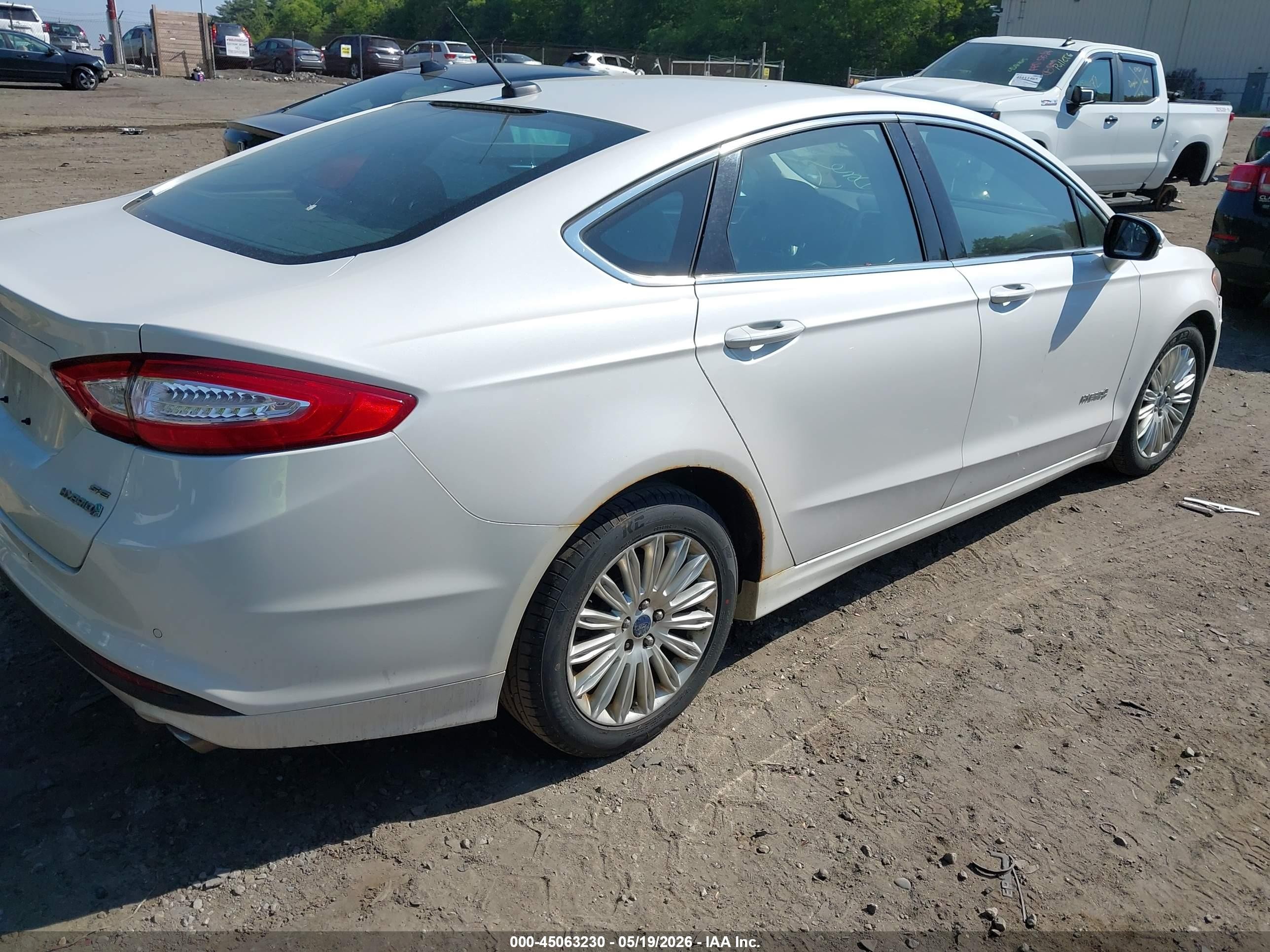 2013 Ford Fusion Hybrid Se Бежевый vin: 3FA6P0LU6DR380963