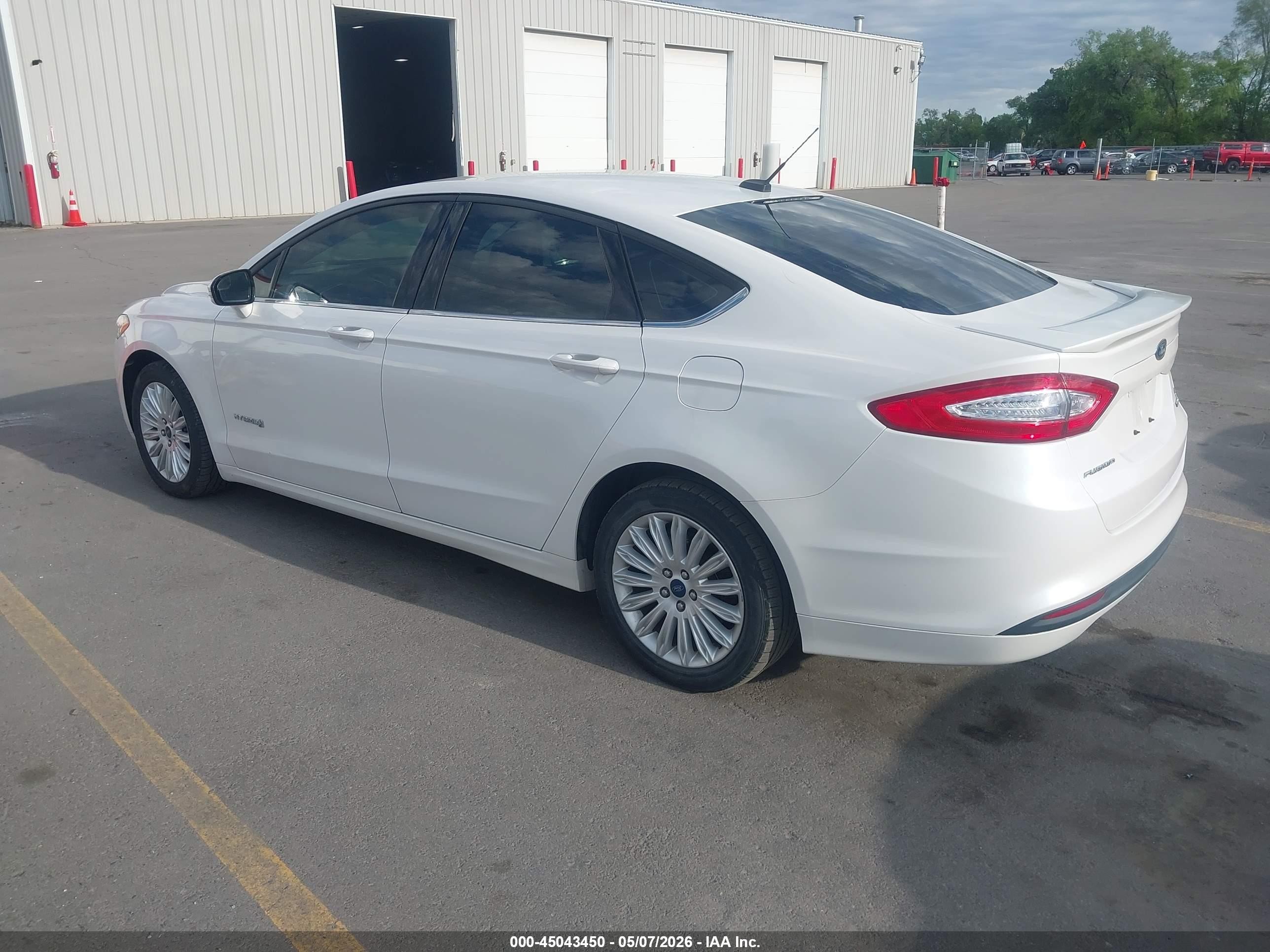 2014 Ford Fusion Hybrid Se White vin: 3FA6P0LU6ER268634