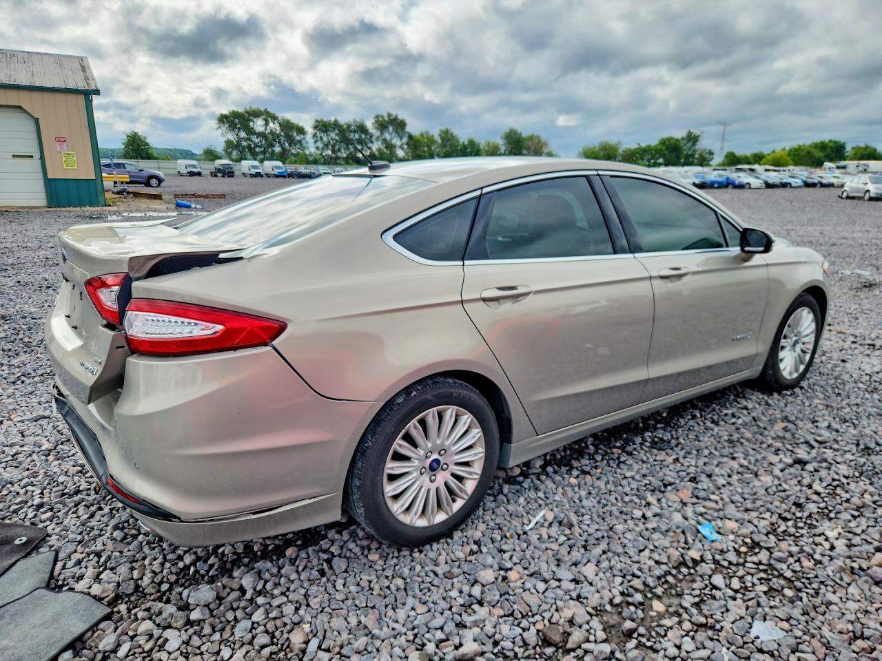 2015 Ford Fusion Se Hybrid Желто-коричневый vin: 3FA6P0LU6FR197985
