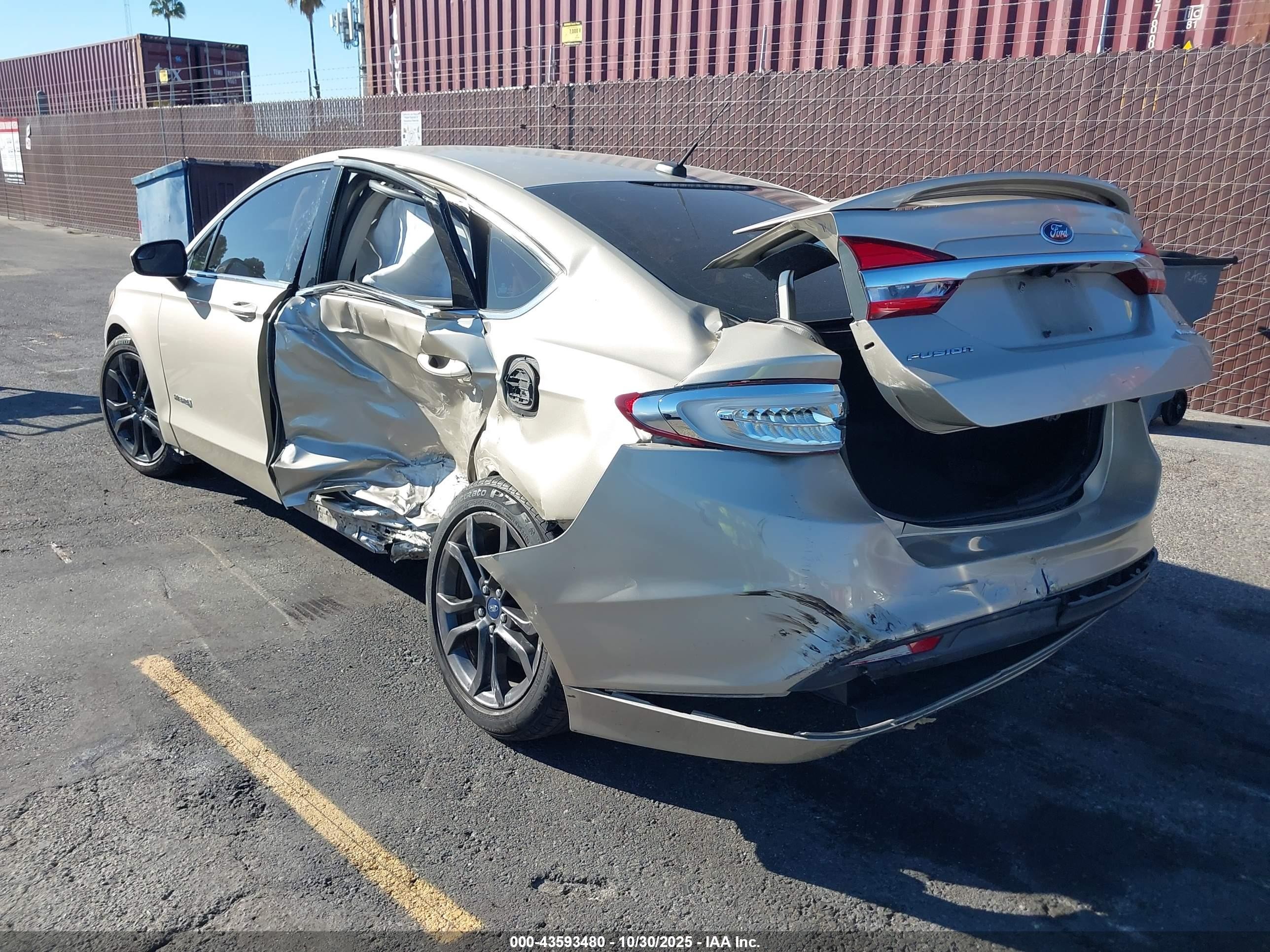 2018 Ford Fusion Hybrid Se Золотой vin: 3FA6P0LU6JR123975