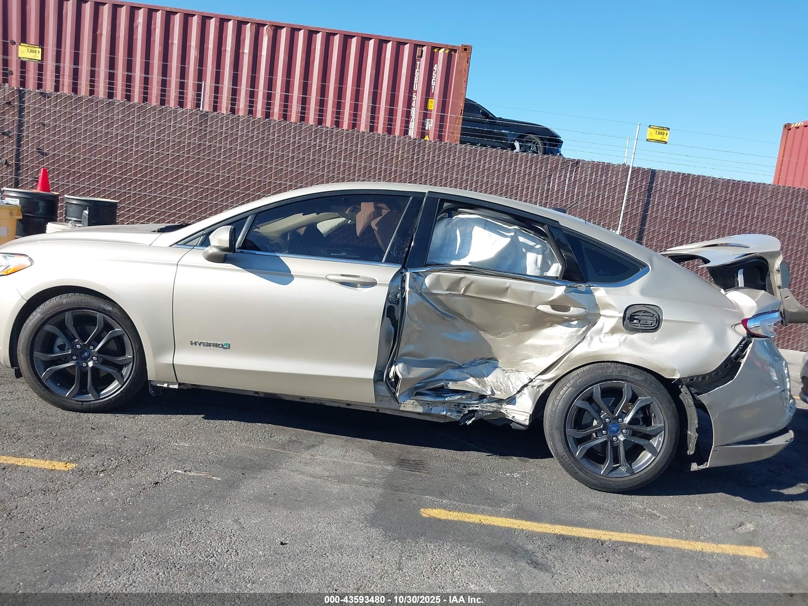 2018 Ford Fusion Hybrid Se Золотой vin: 3FA6P0LU6JR123975