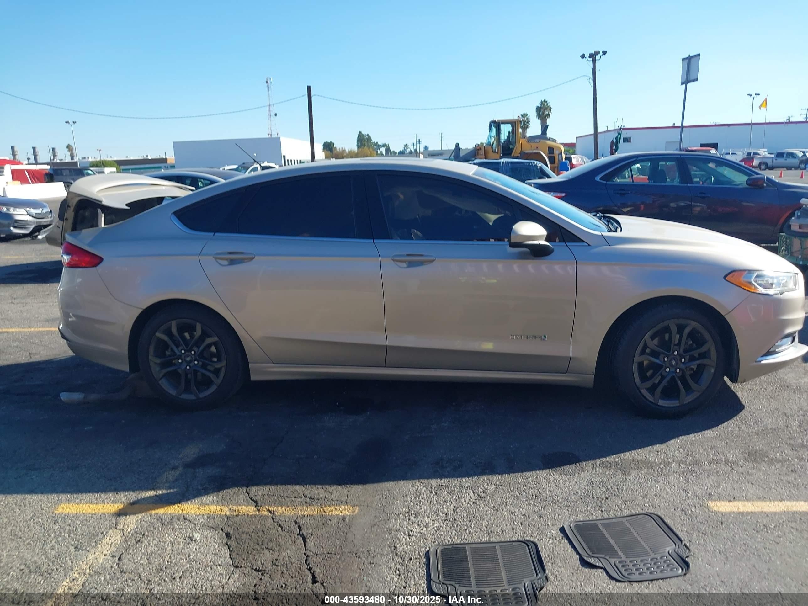 2018 Ford Fusion Hybrid Se Золотой vin: 3FA6P0LU6JR123975