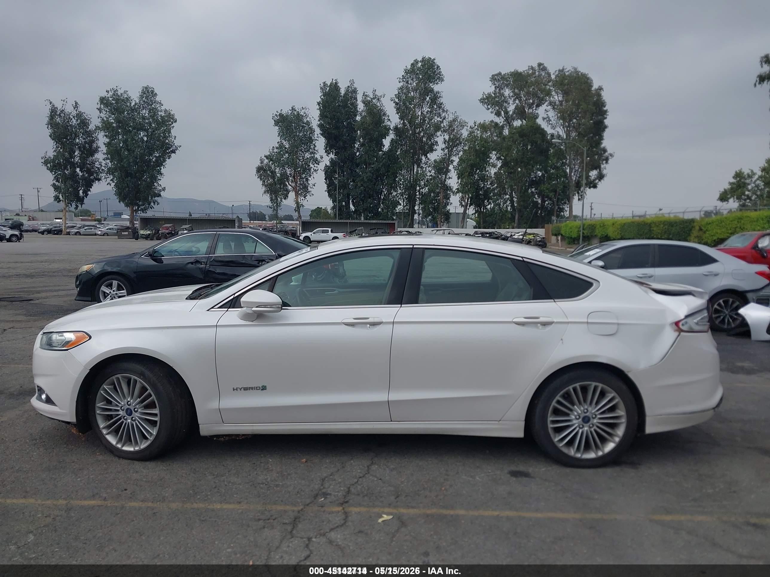 2014 Ford Fusion Hybrid Se White vin: 3FA6P0LU8ER357329