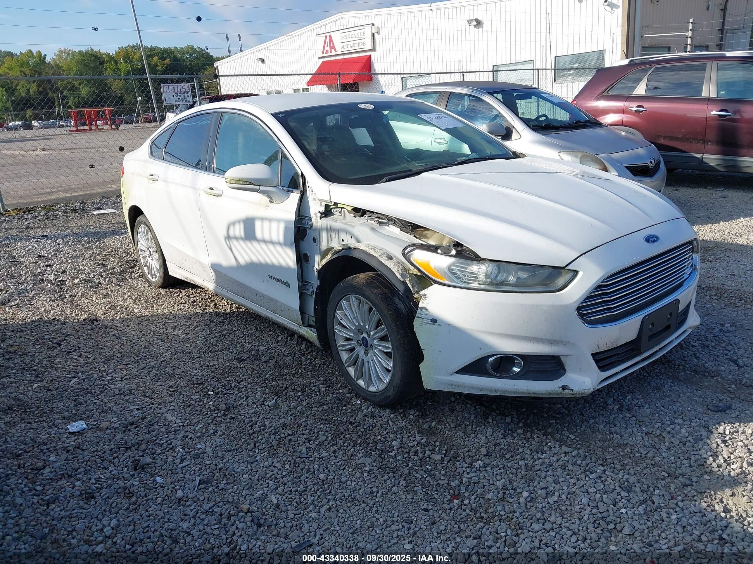 2014 Ford Fusion Hybrid Se White vin: 3FA6P0LUXER301733