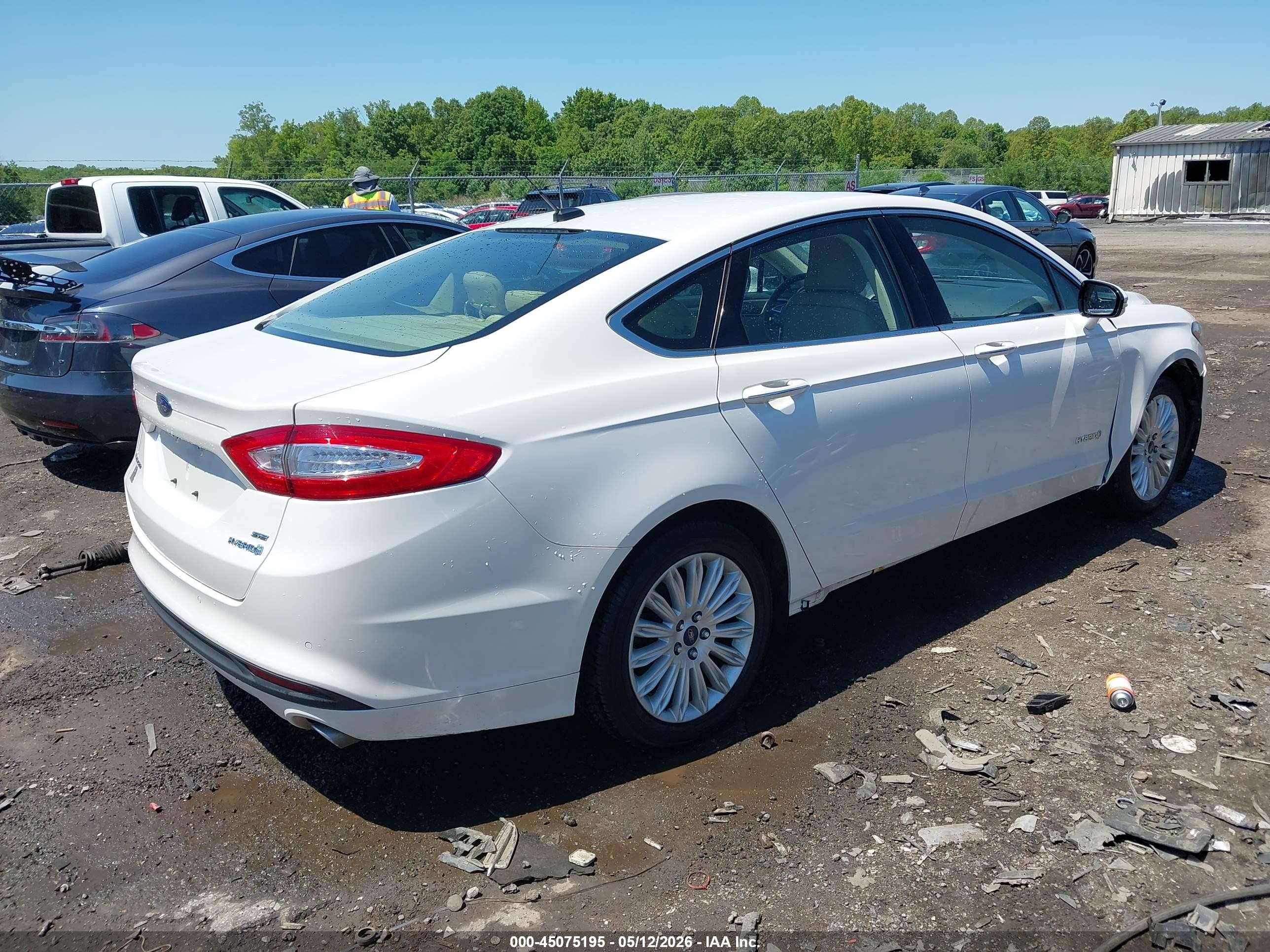 2015 Ford Fusion Hybrid Se White vin: 3FA6P0LUXFR167467