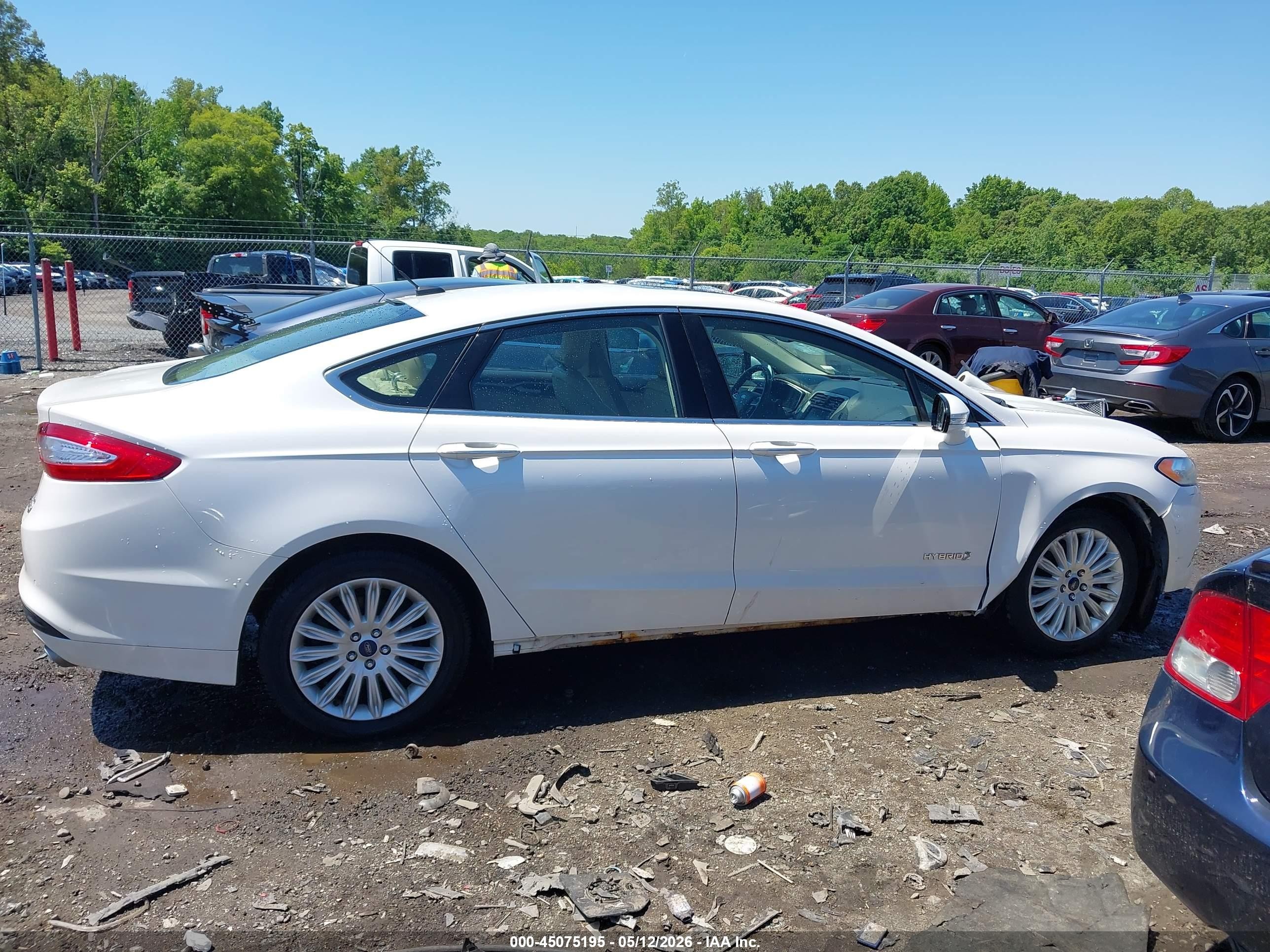 2015 Ford Fusion Hybrid Se White vin: 3FA6P0LUXFR167467