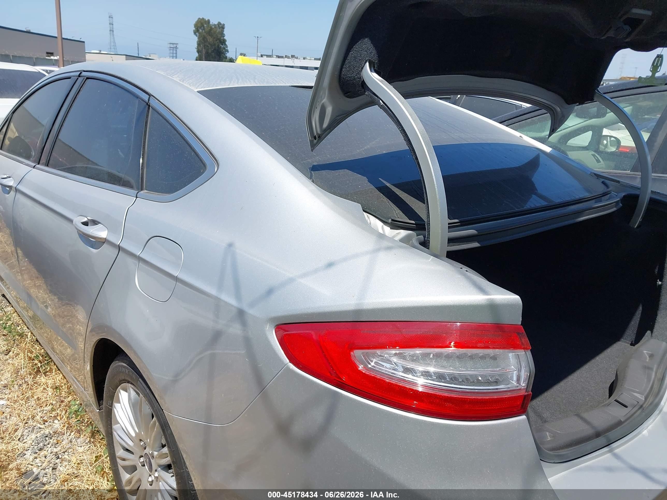 2015 Ford Fusion Hybrid Se Серебряный vin: 3FA6P0LUXFR199965