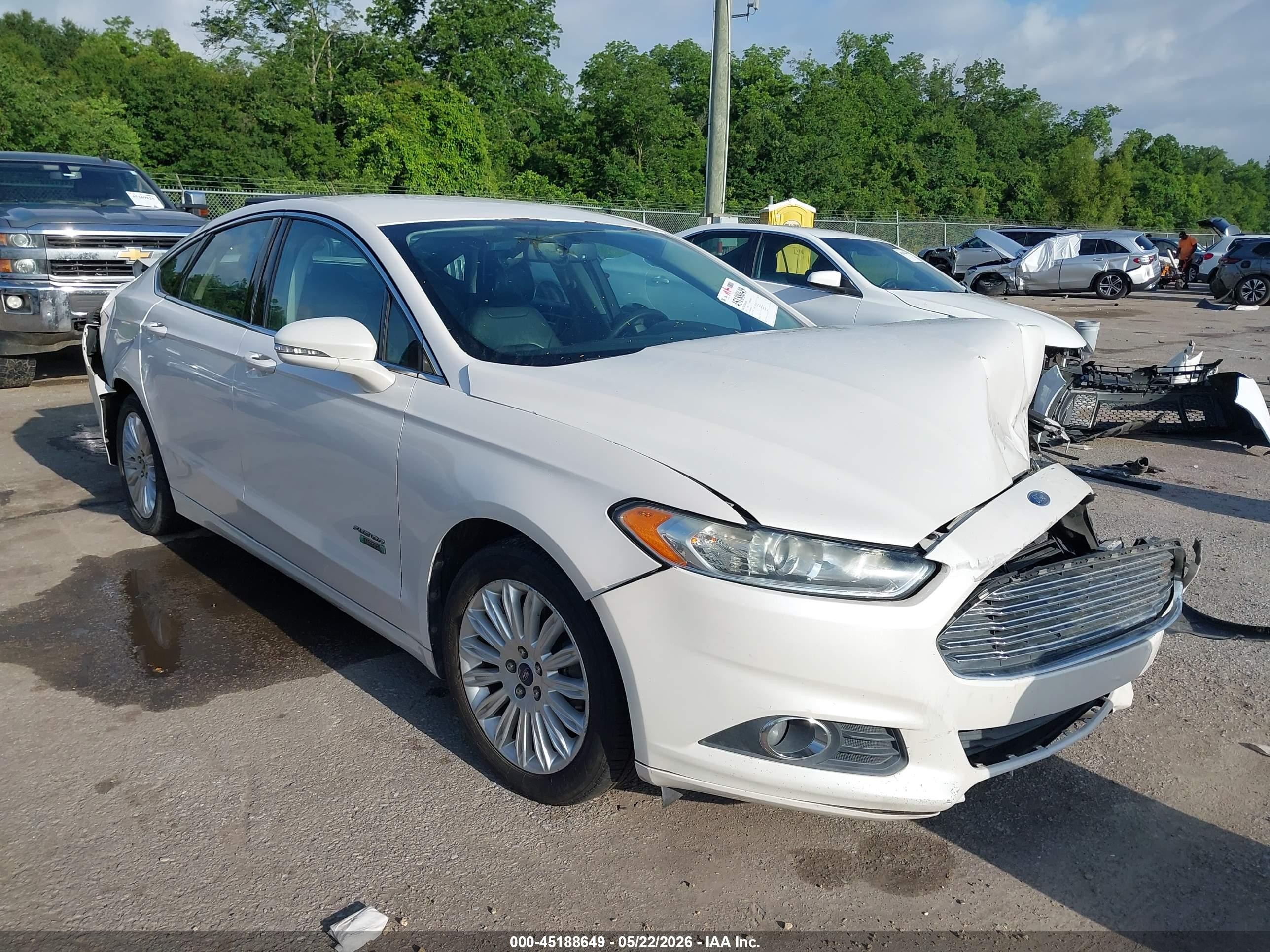 2013 Ford Fusion Energi Se Luxury White vin: 3FA6P0PU0DR233144