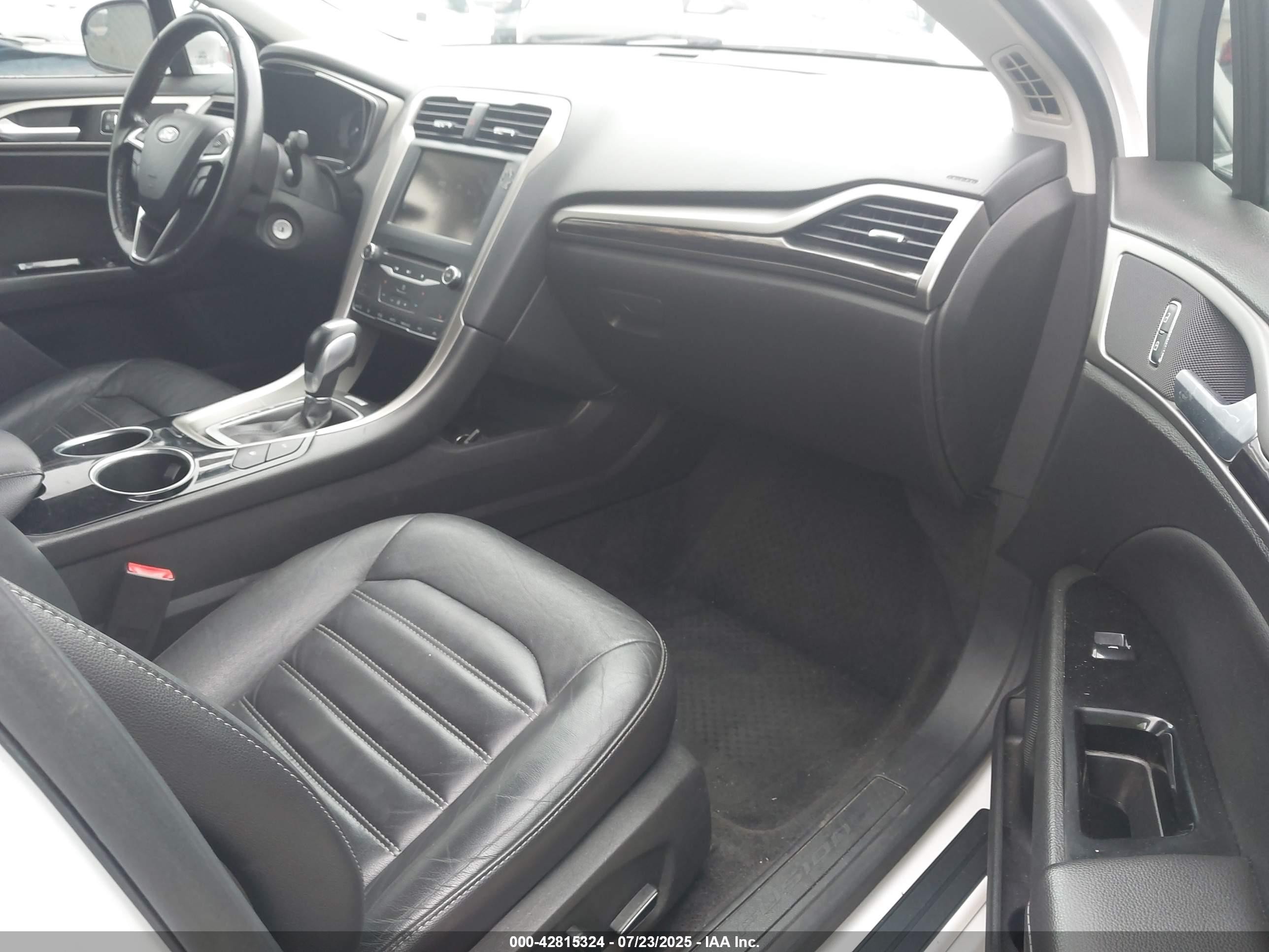 2013 Ford Fusion Energi Se Luxury White vin: 3FA6P0PU0DR285468