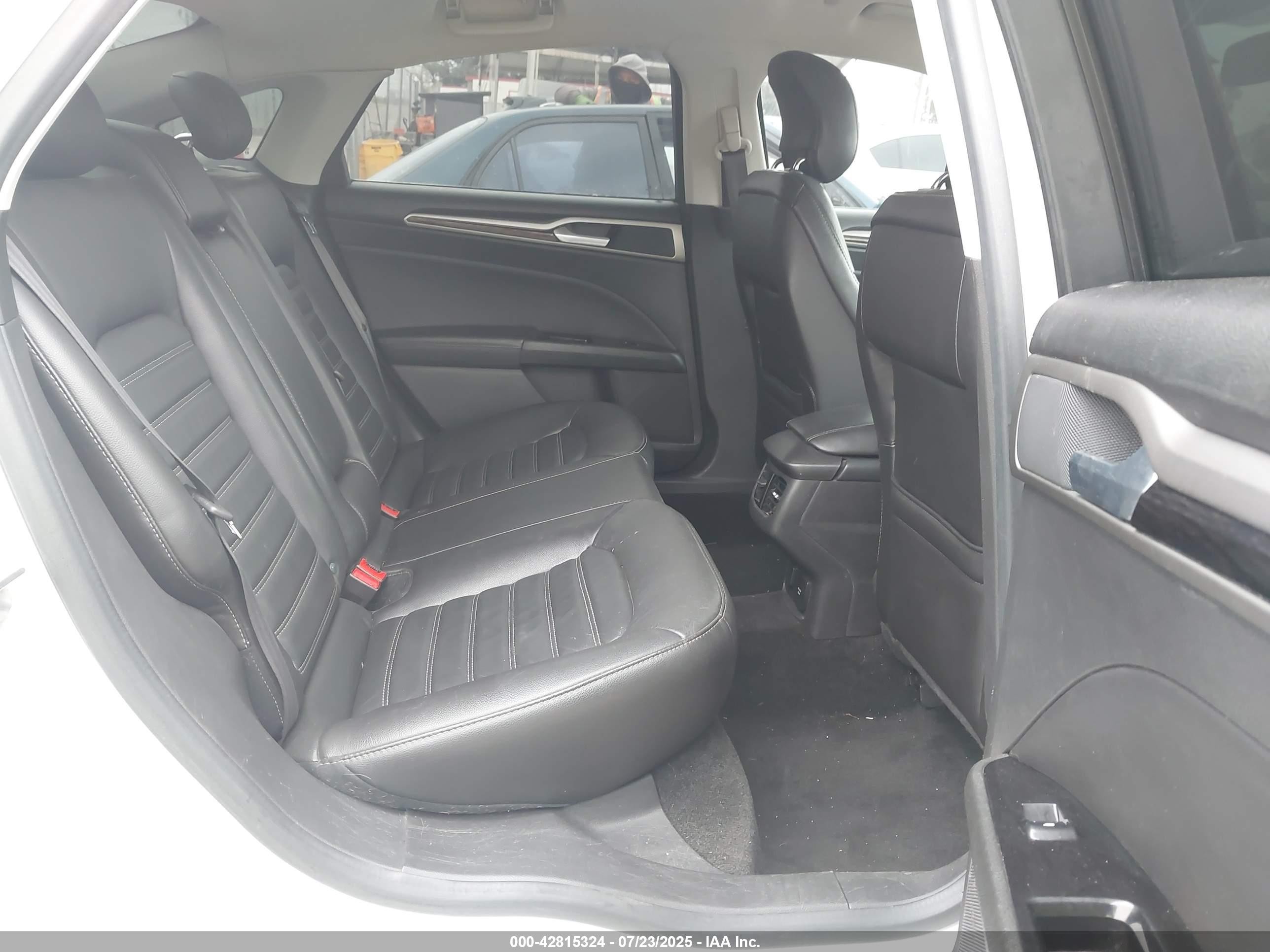2013 Ford Fusion Energi Se Luxury White vin: 3FA6P0PU0DR285468