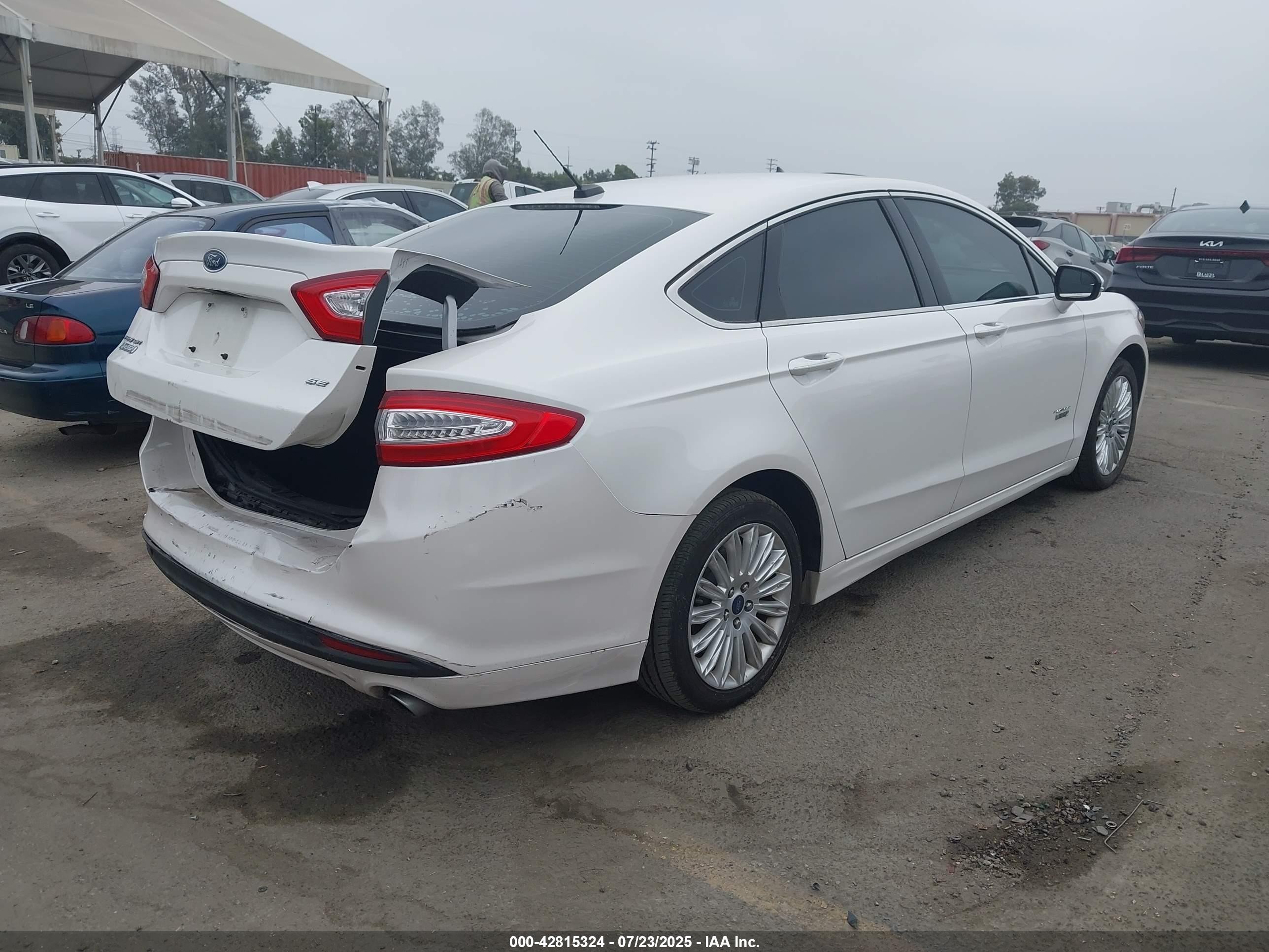 2013 Ford Fusion Energi Se Luxury White vin: 3FA6P0PU0DR285468