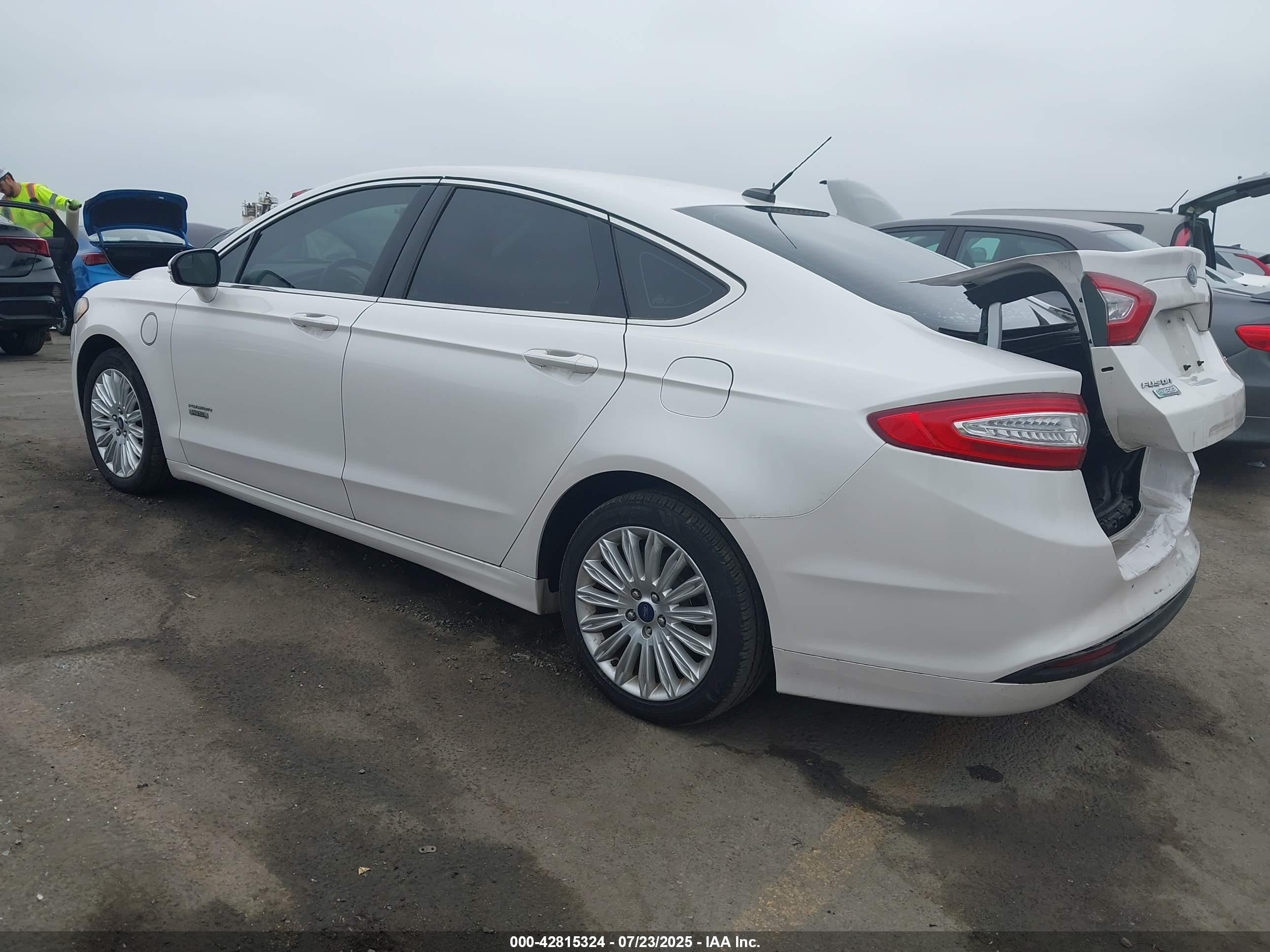 2013 Ford Fusion Energi Se Luxury White vin: 3FA6P0PU0DR285468