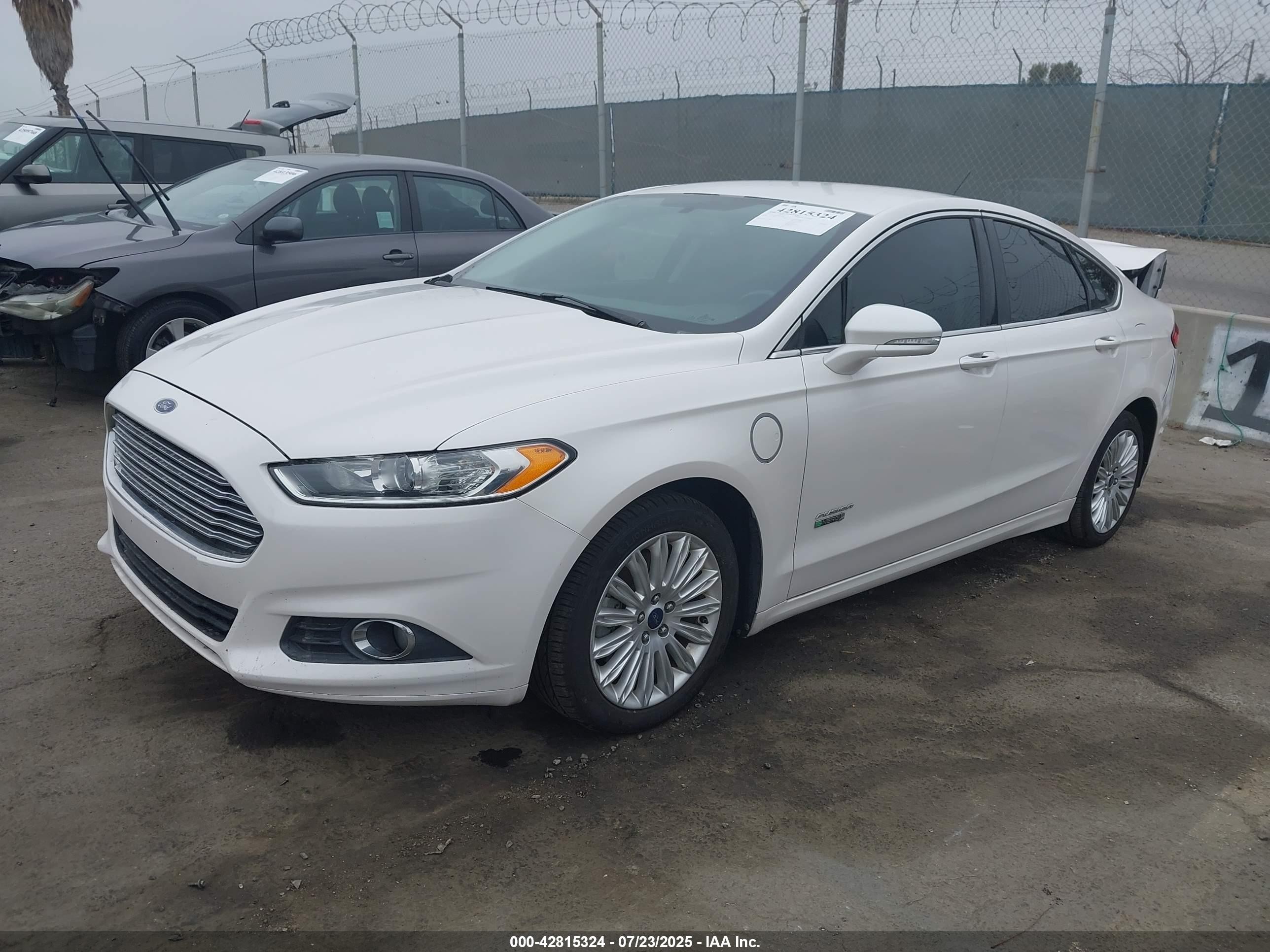 2013 Ford Fusion Energi Se Luxury White vin: 3FA6P0PU0DR285468