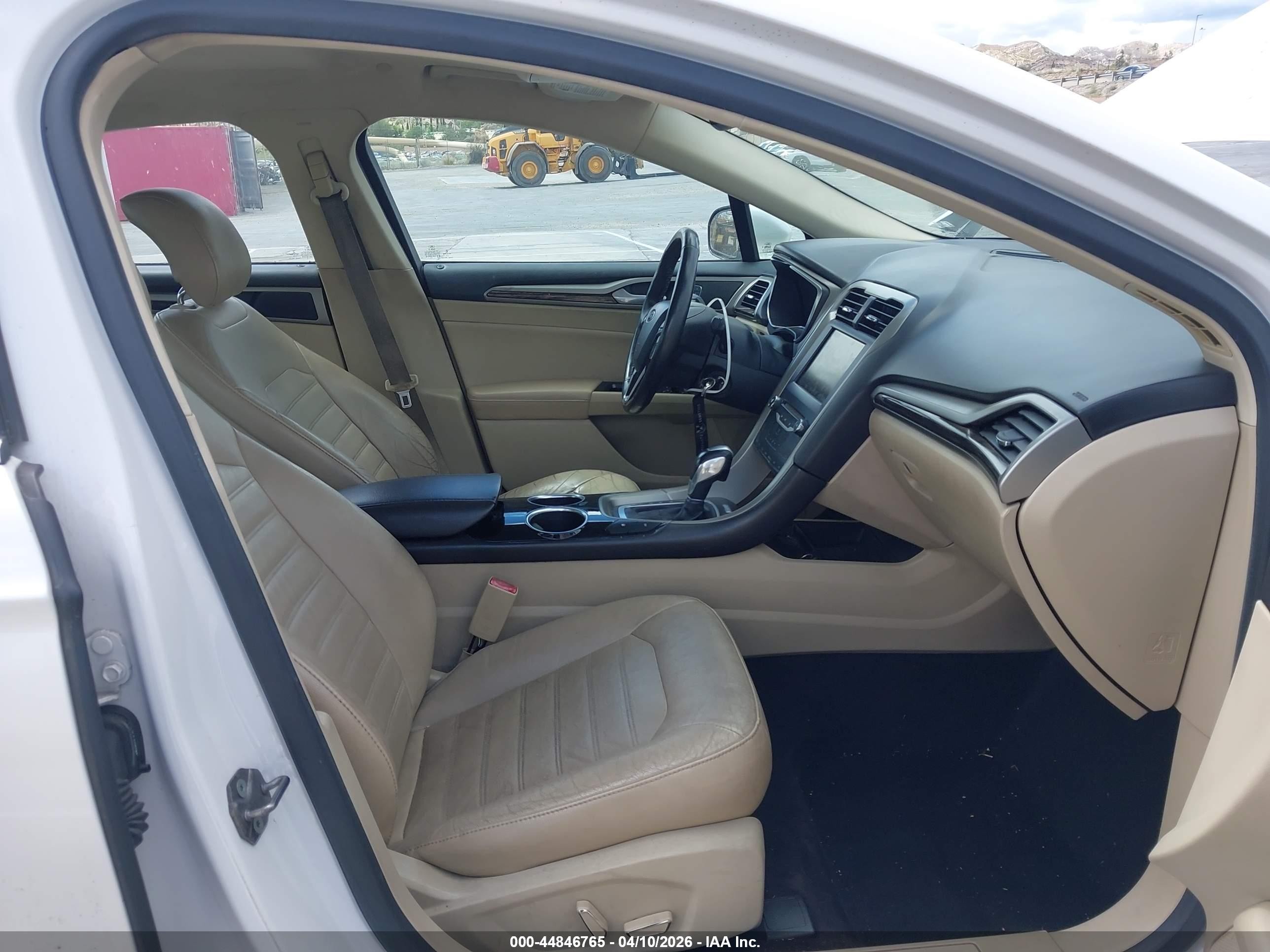 2013 Ford Fusion Energi Se Luxury White vin: 3FA6P0PU0DR373792
