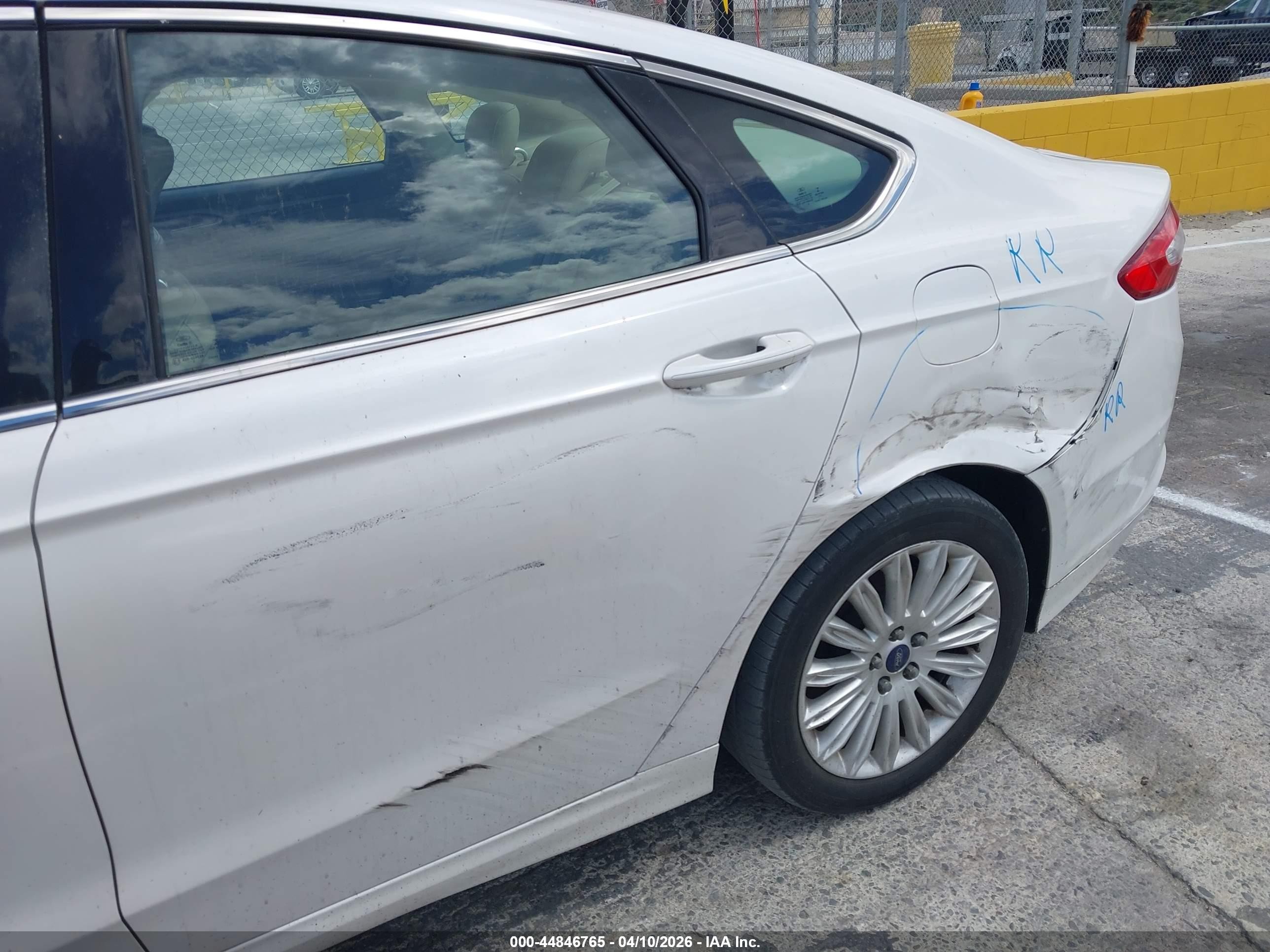 2013 Ford Fusion Energi Se Luxury White vin: 3FA6P0PU0DR373792