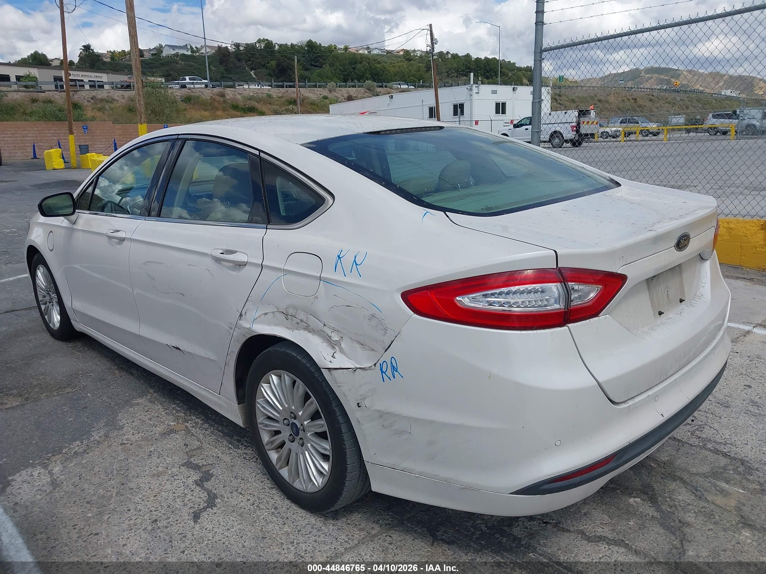 2013 Ford Fusion Energi Se Luxury White vin: 3FA6P0PU0DR373792