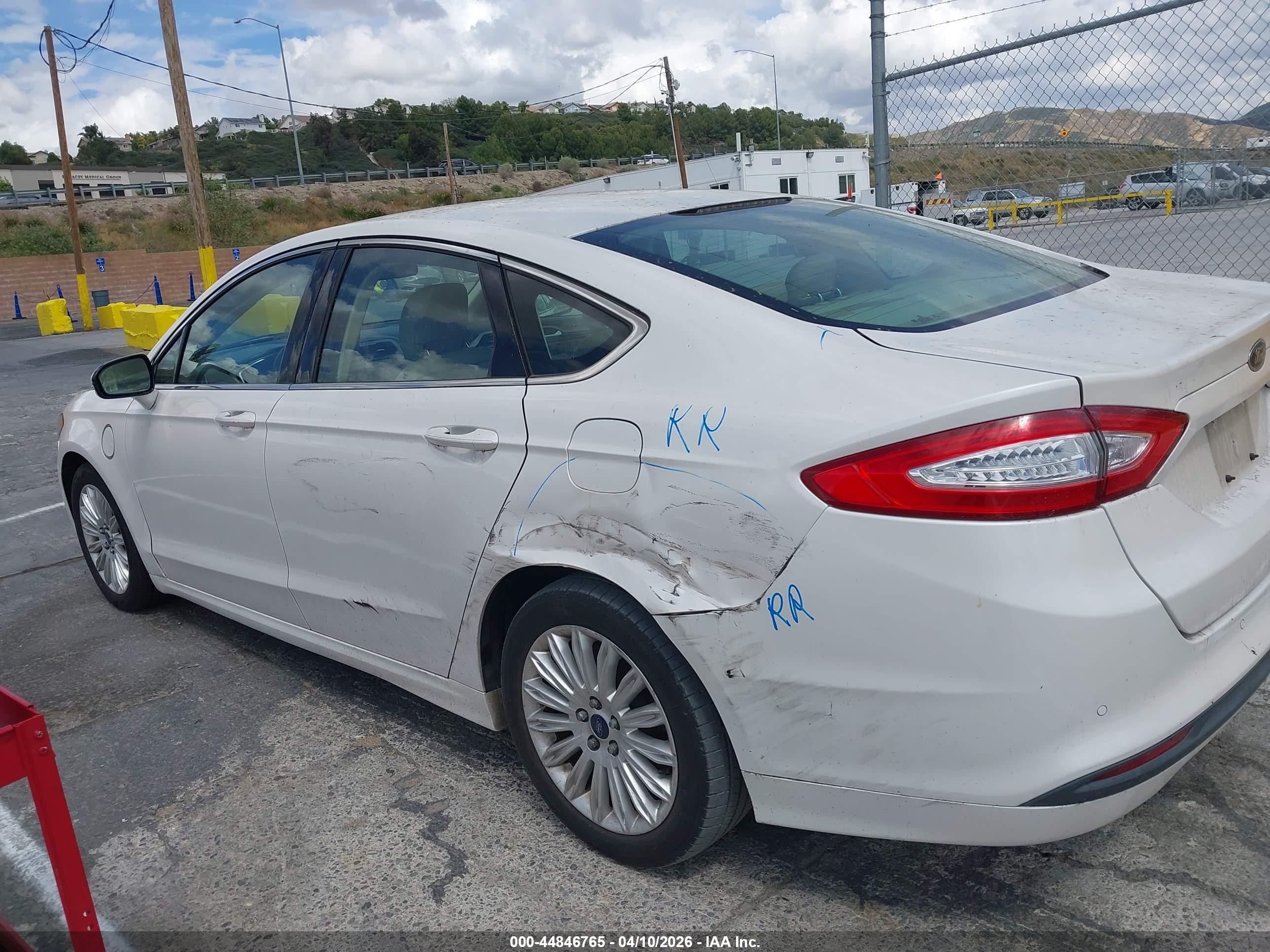 2013 Ford Fusion Energi Se Luxury White vin: 3FA6P0PU0DR373792