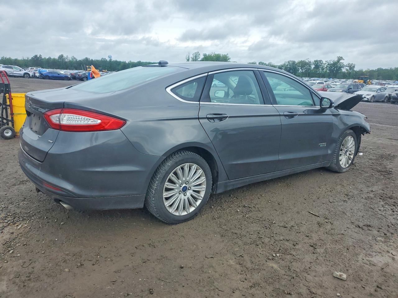 2015 Ford Fusion Se Phev Серый vin: 3FA6P0PU1FR166086