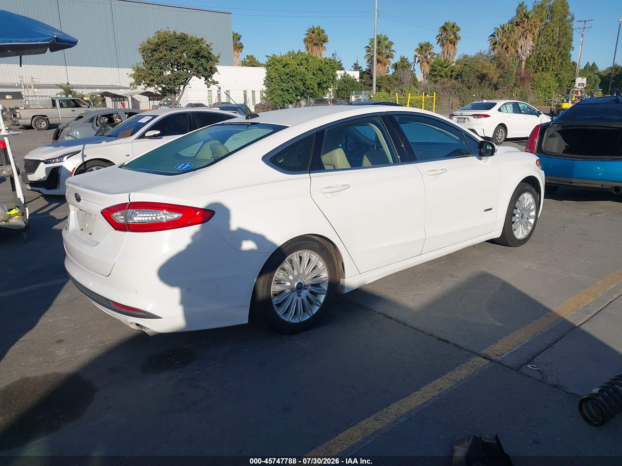 2013 Ford Fusion Energi Se Luxury White vin: 3FA6P0PU2DR242475