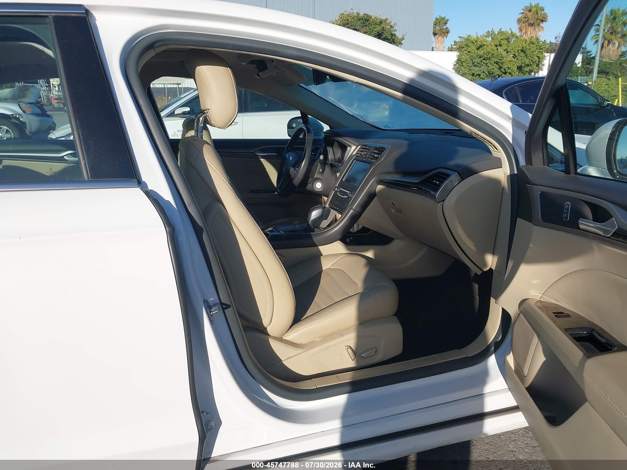 2013 Ford Fusion Energi Se Luxury White vin: 3FA6P0PU2DR242475