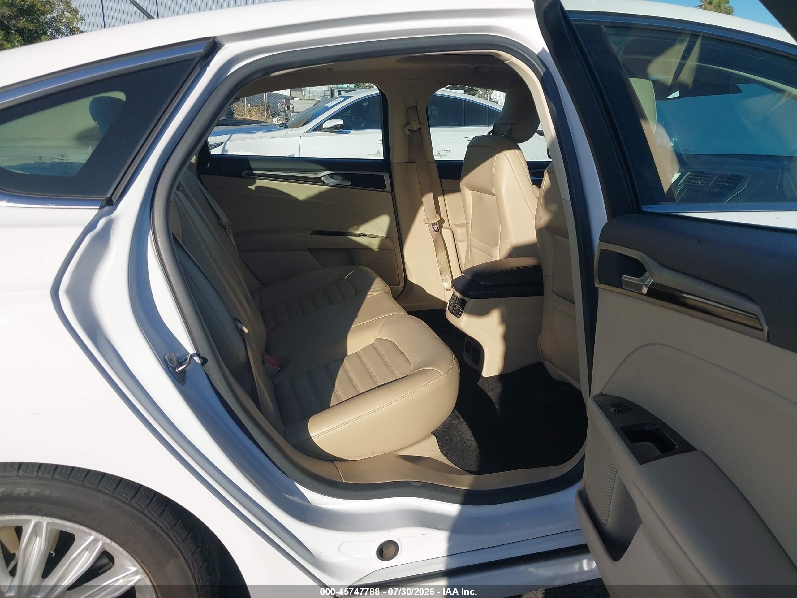 2013 Ford Fusion Energi Se Luxury White vin: 3FA6P0PU2DR242475