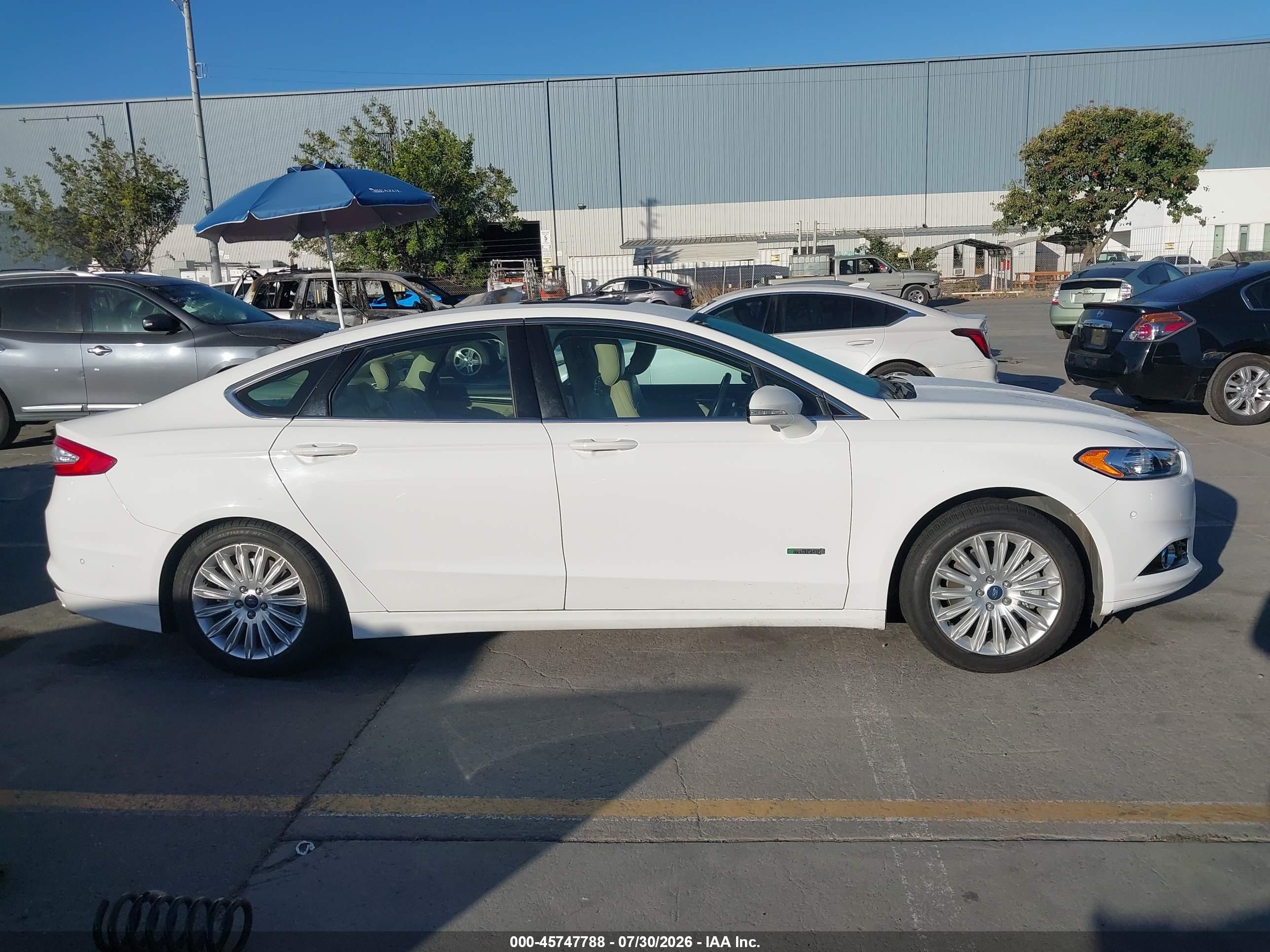 2013 Ford Fusion Energi Se Luxury White vin: 3FA6P0PU2DR242475