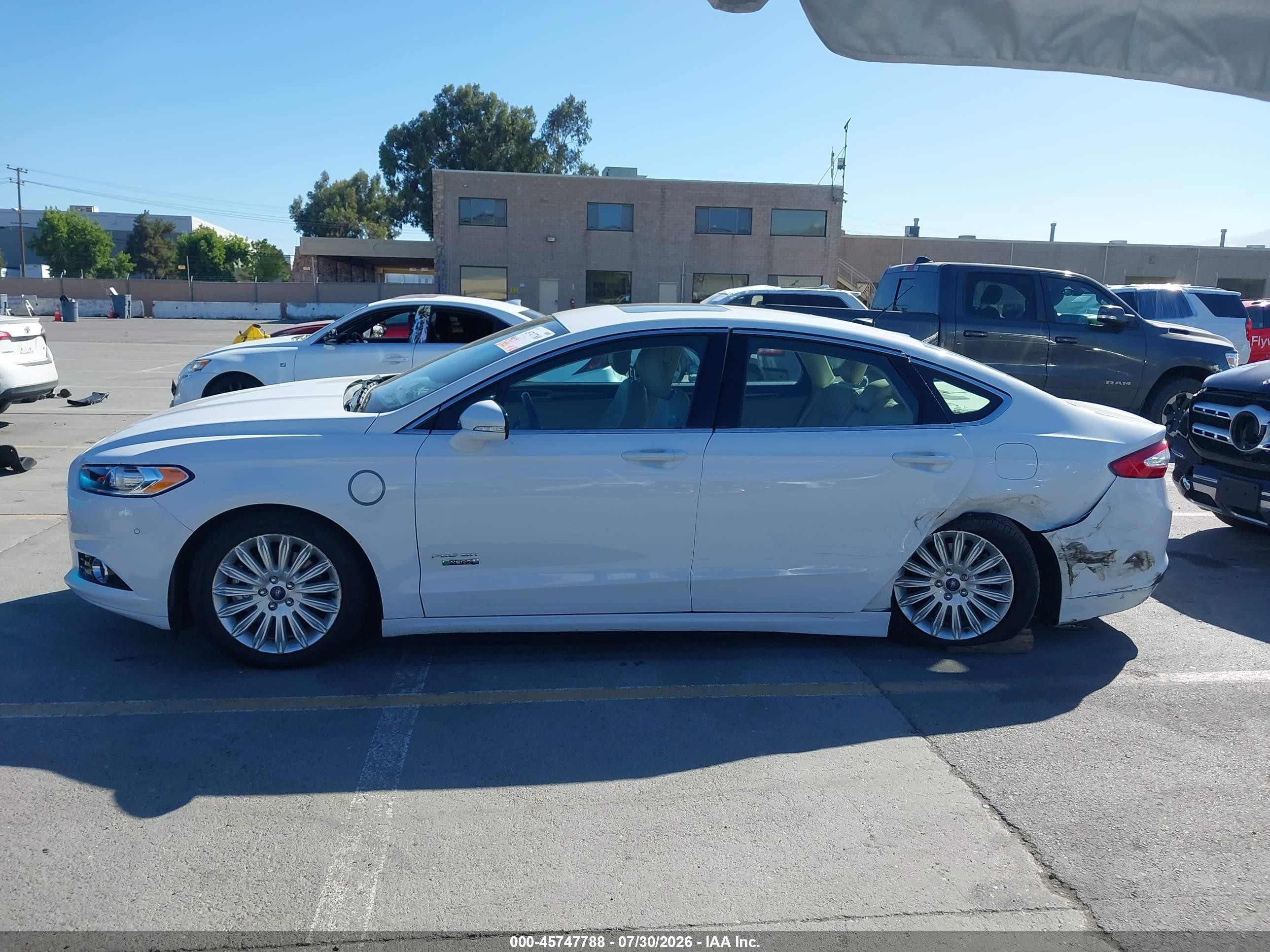 2013 Ford Fusion Energi Se Luxury White vin: 3FA6P0PU2DR242475