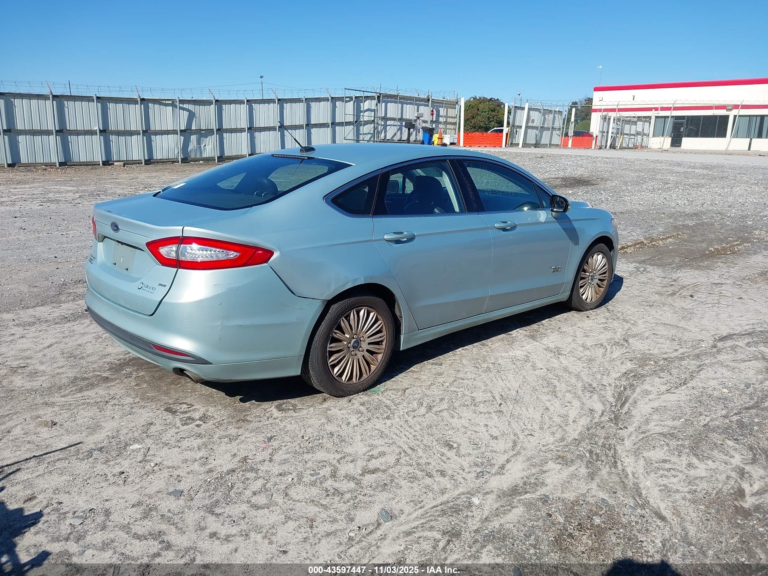2013 Ford Fusion Energi Se Luxury Green vin: 3FA6P0PU3DR252237