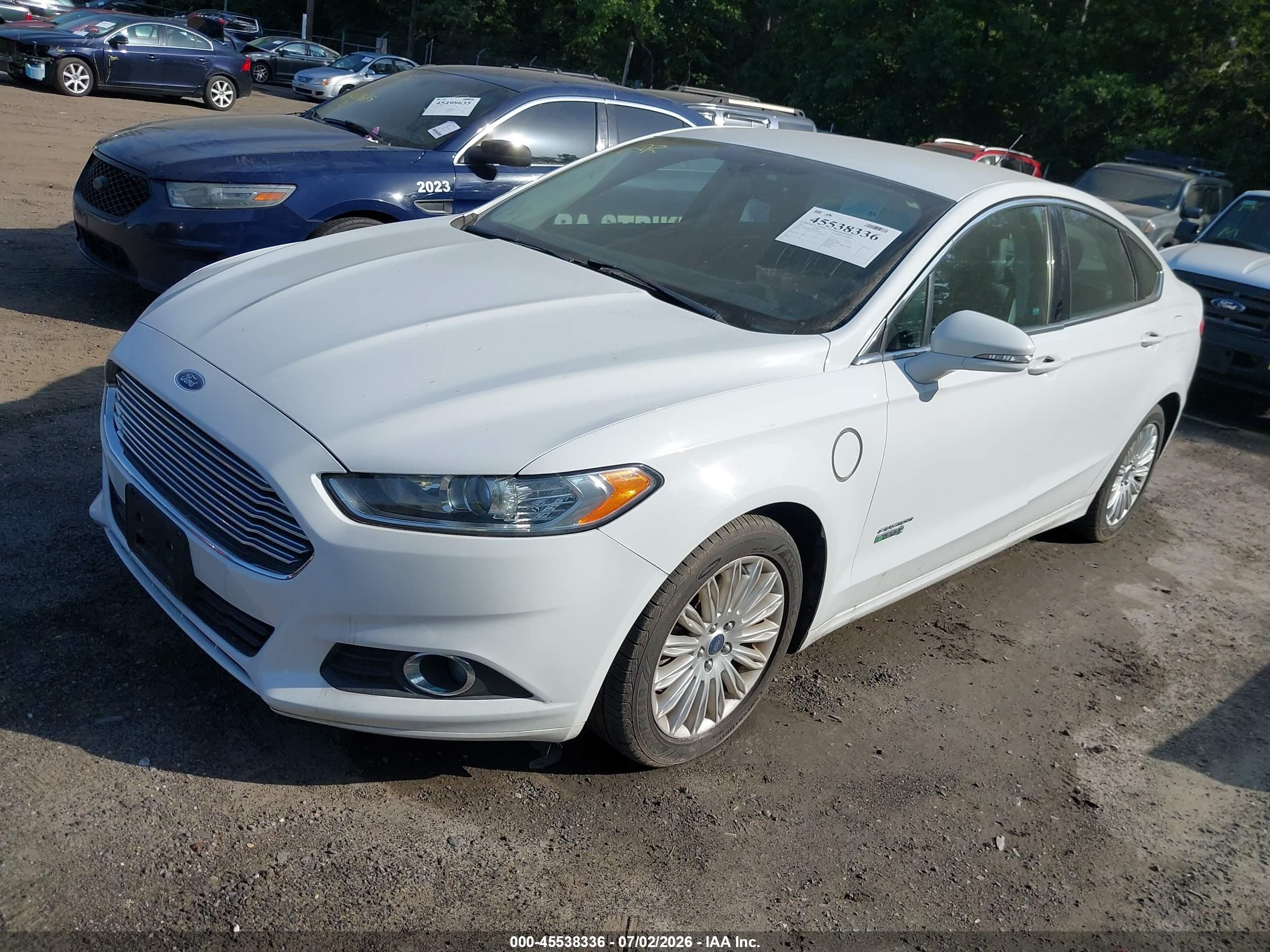 2015 Ford Fusion Energi Se Luxury Белый vin: 3FA6P0PU3FR208130