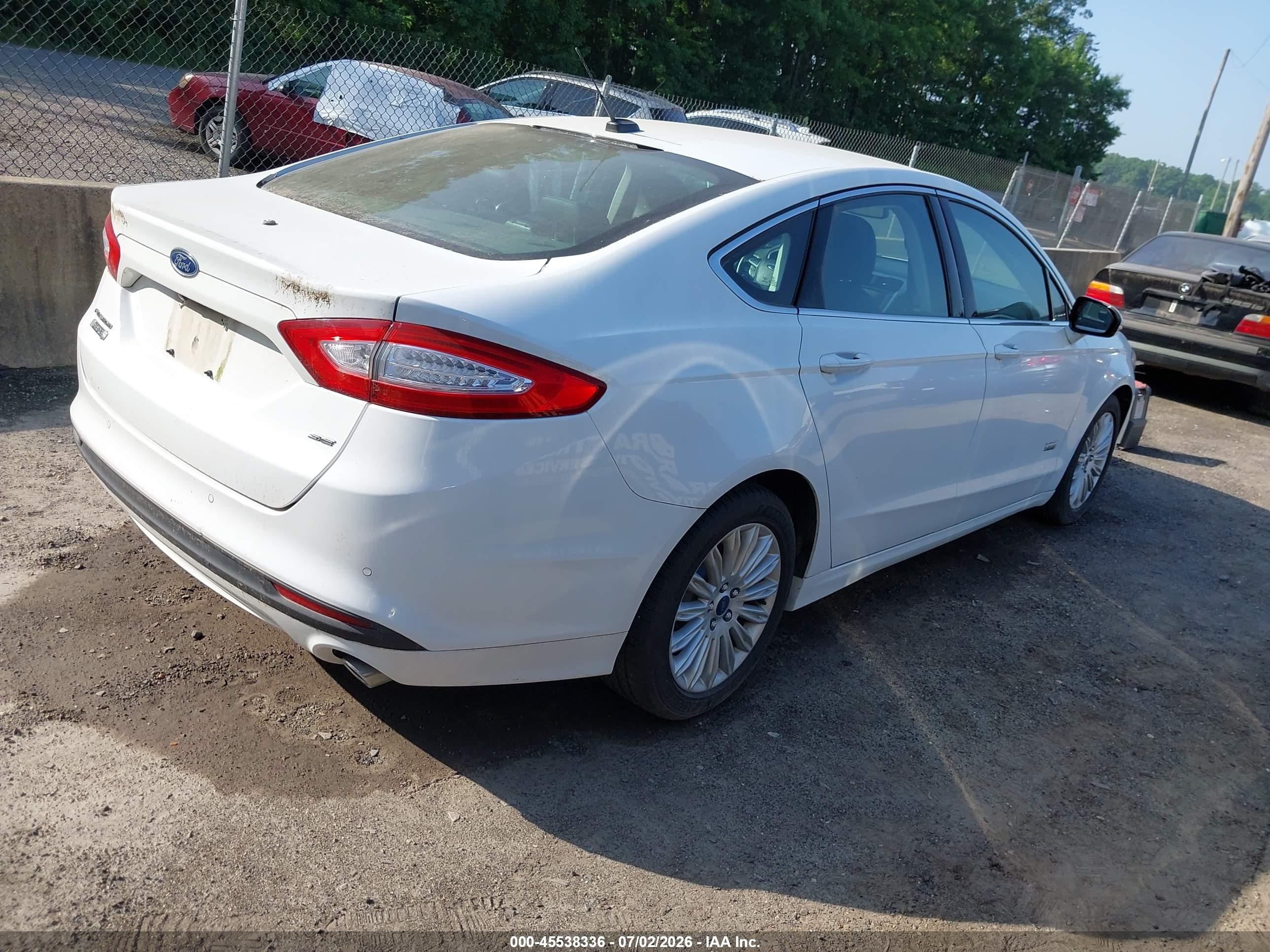 2015 Ford Fusion Energi Se Luxury Белый vin: 3FA6P0PU3FR208130